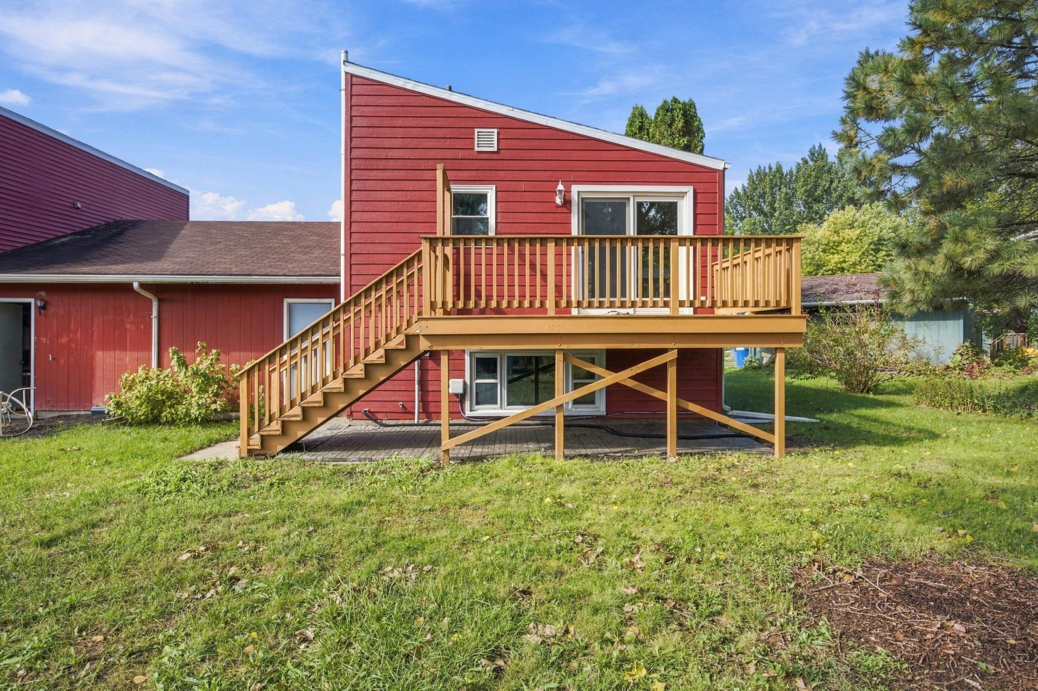 1977 twin home for sale at 2323 Sundance Circle S in Fargo, ND — 2 bed, 2 bath (photo 23 of 27)