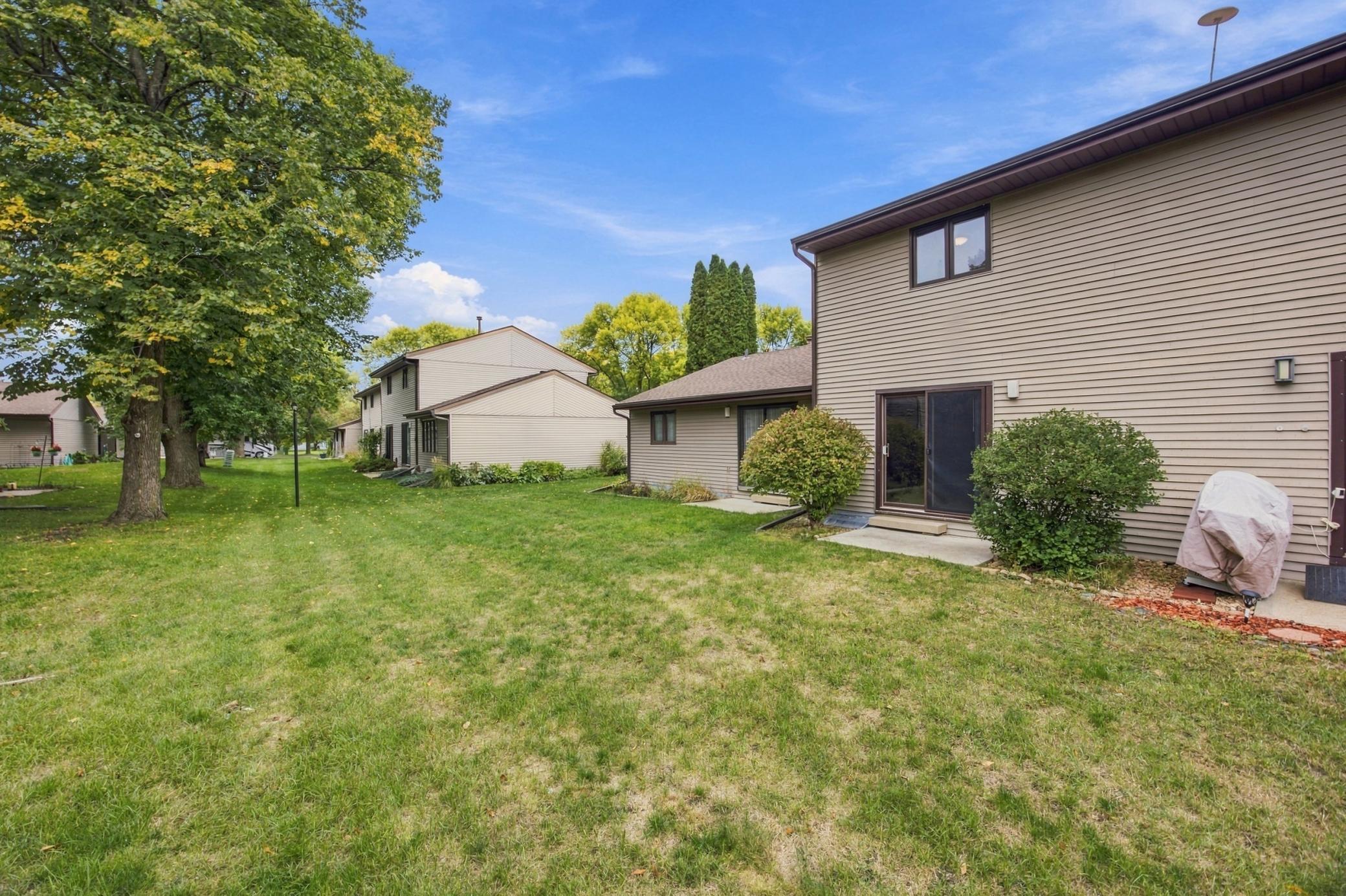 1973 townhouse for sale at 3218 2nd Street N in Fargo, ND — 2 bed, 3 bath (photo 2 of 23)