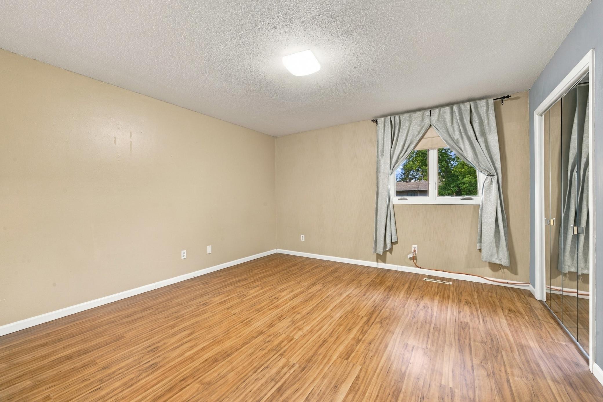1973 townhouse for sale at 3218 2nd Street N in Fargo, ND — 2 bed, 3 bath (photo 11 of 23)