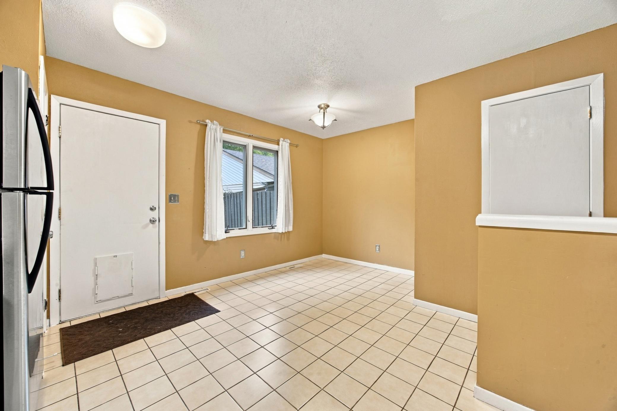 1973 townhouse for sale at 3218 2nd Street N in Fargo, ND — 2 bed, 3 bath (photo 8 of 23)