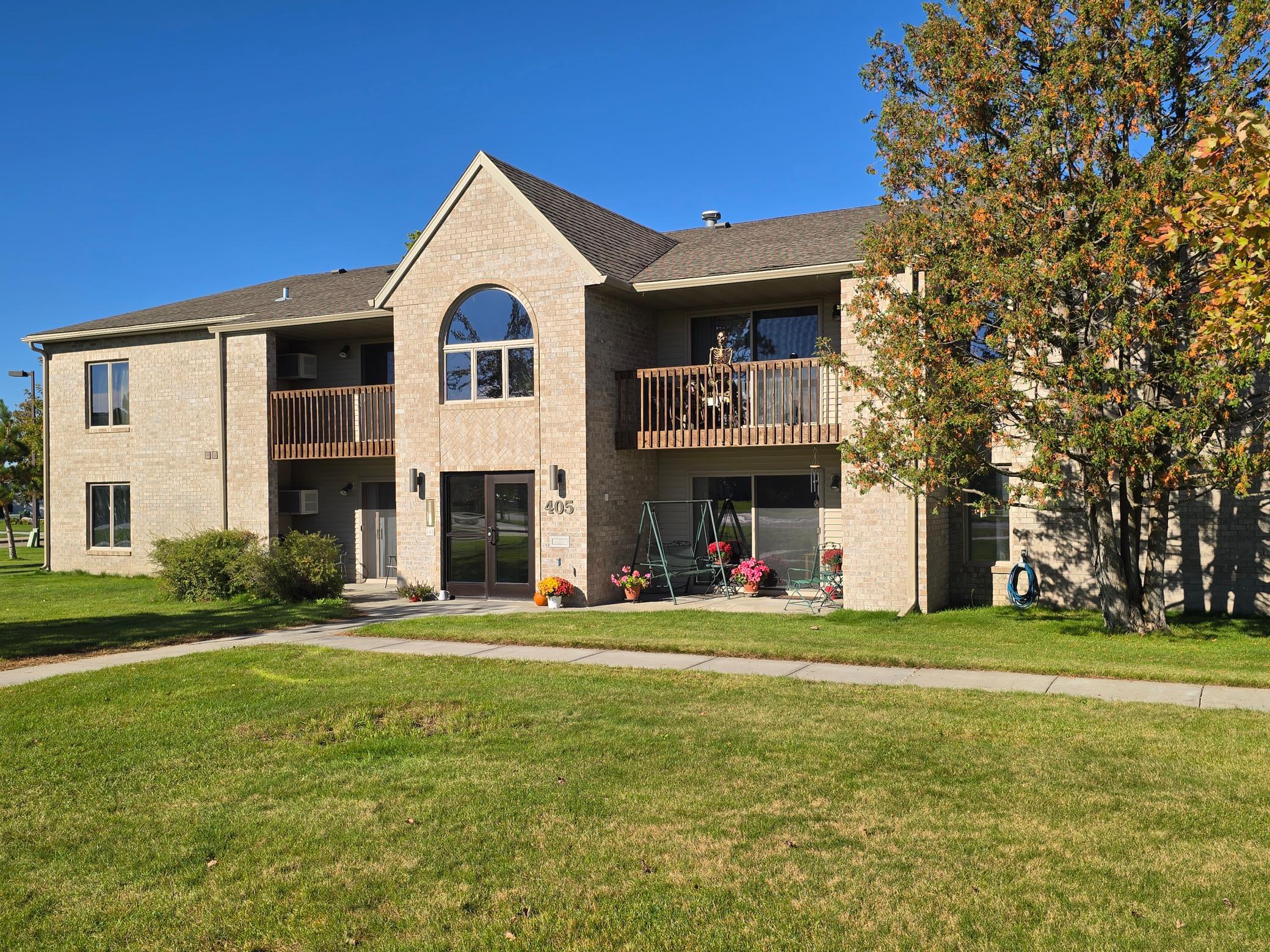1997 home for sale at 405 Clausen Avenue SW, Unit 5 in Bemidji, MN — 2 bed, 2 bath