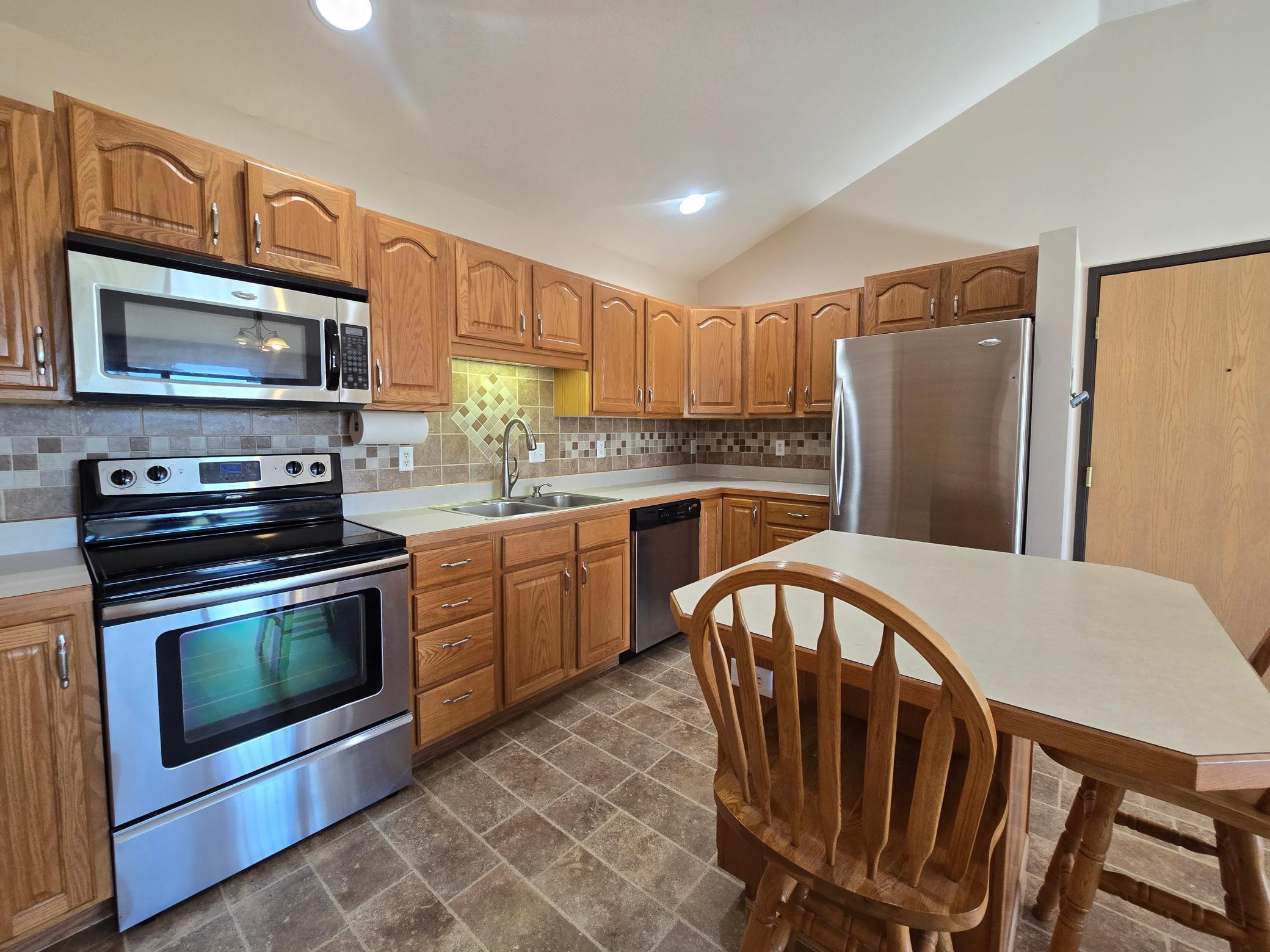 1997 home for sale at 405 Clausen Avenue SW, Unit 5 in Bemidji, MN — 2 bed, 2 bath (photo 5 of 22)