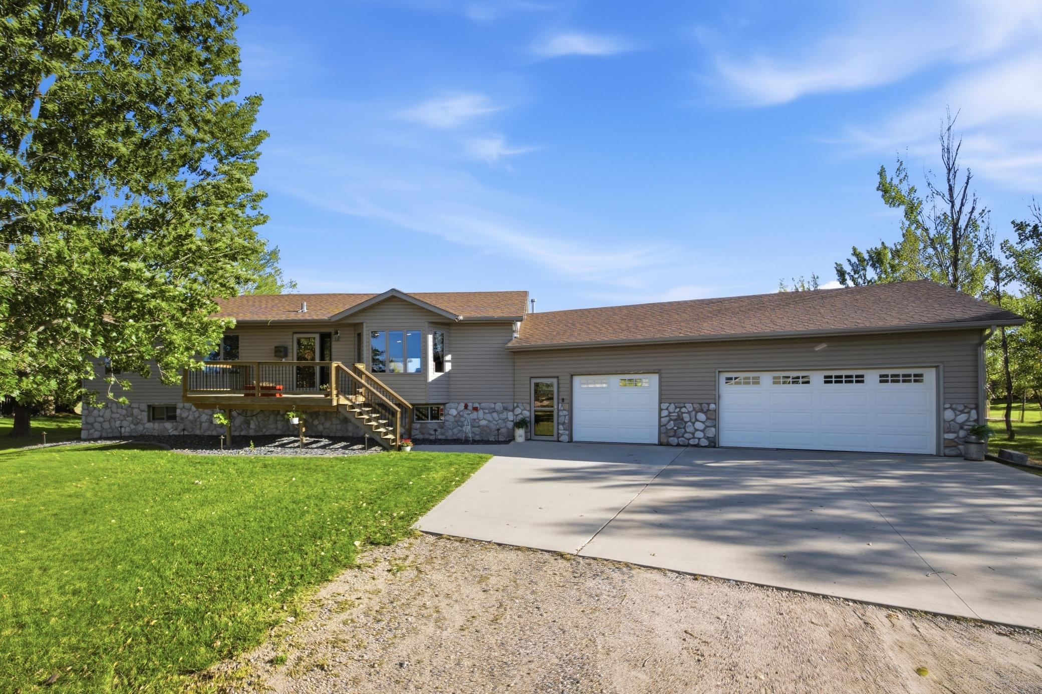1998 single family home for sale at 5606 57 1/2 Avenue N in Harwood, ND — 3 bed, 2 bath (photo 2 of 39)