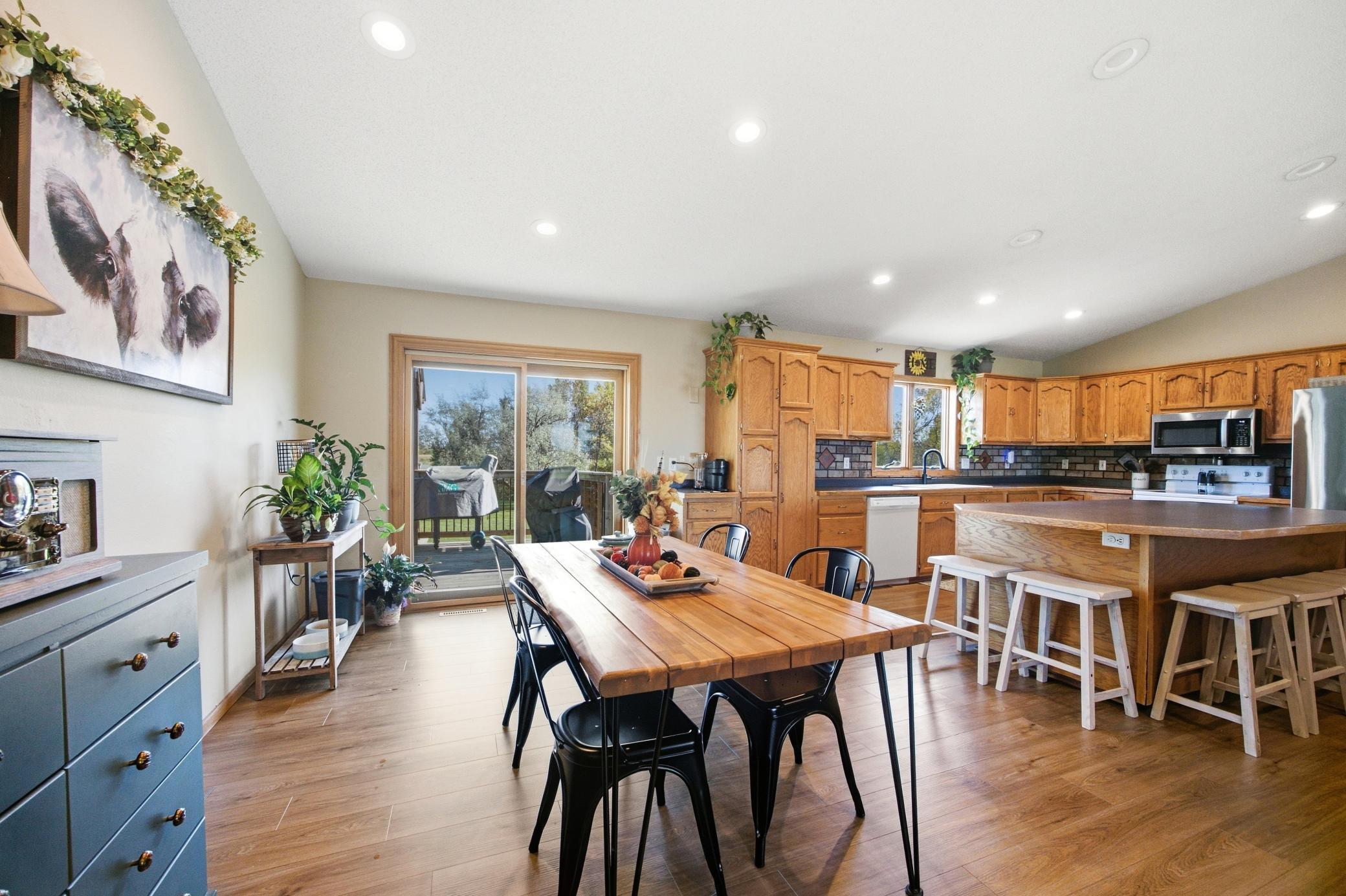 1998 single family home for sale at 5606 57 1/2 Avenue N in Harwood, ND — 3 bed, 2 bath (photo 11 of 39)
