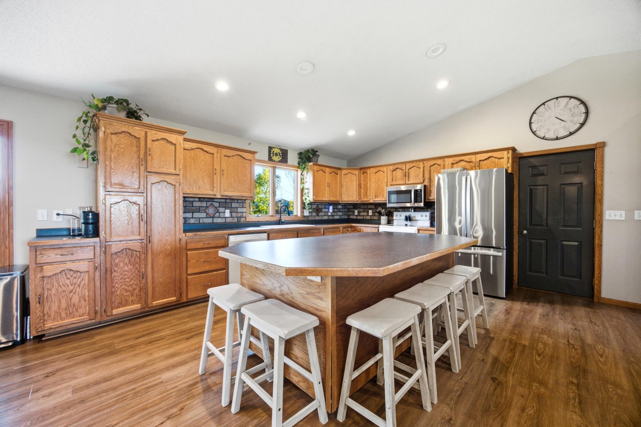 1998 single family home for sale at 5606 57 1/2 Avenue N in Harwood, ND — 3 bed, 2 bath (photo 12 of 39)