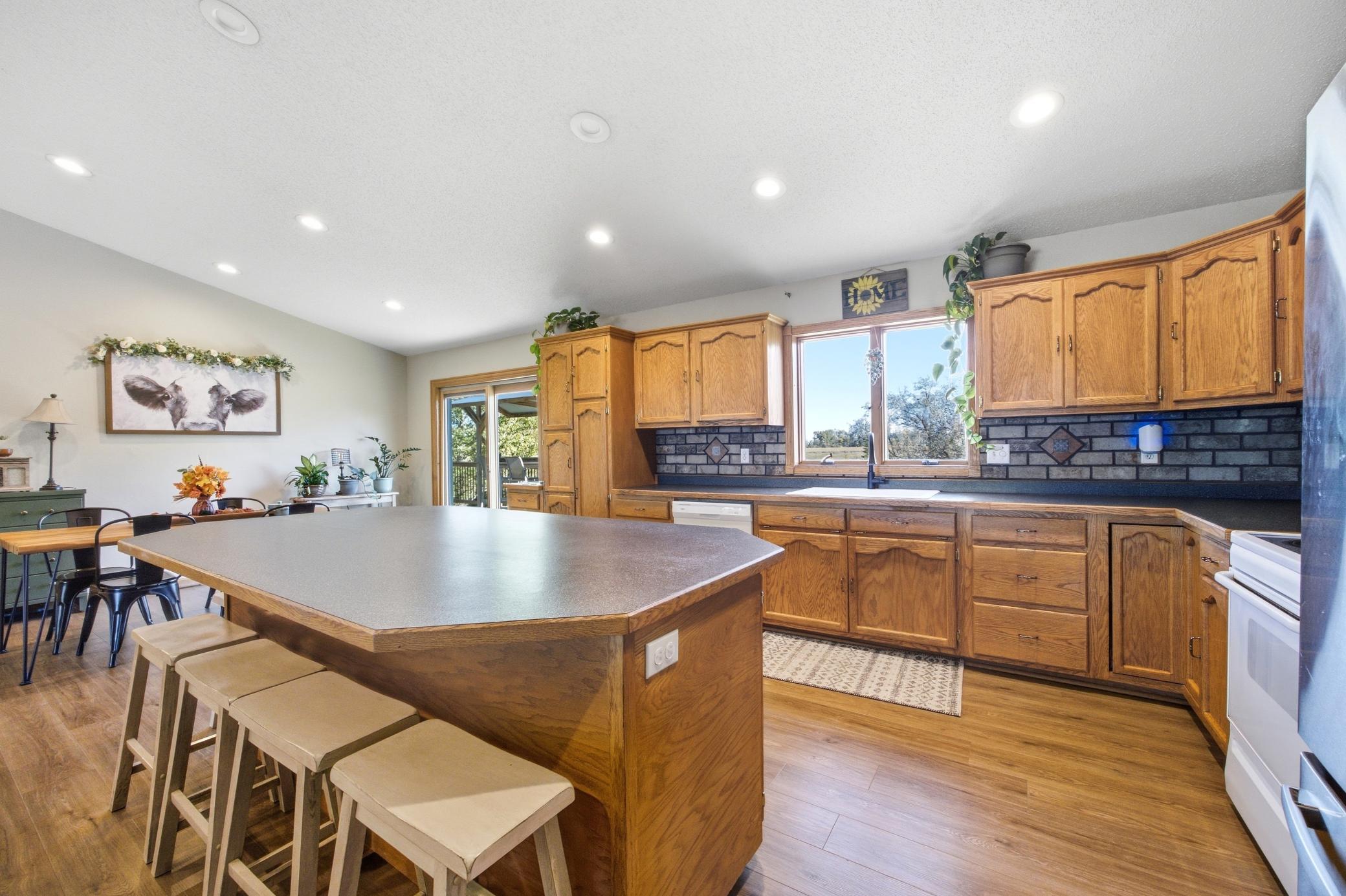 1998 single family home for sale at 5606 57 1/2 Avenue N in Harwood, ND — 3 bed, 2 bath (photo 13 of 39)