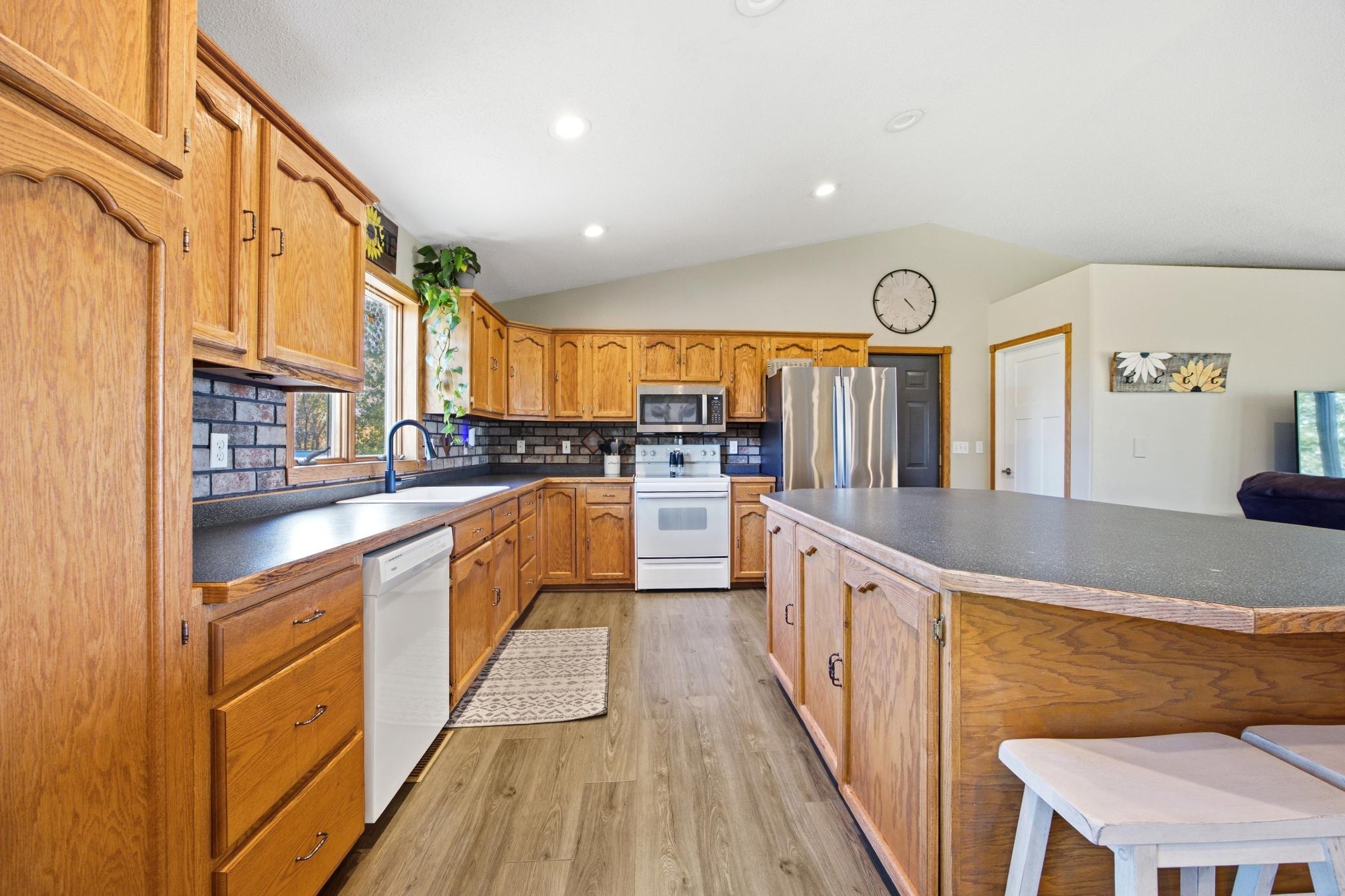 1998 single family home for sale at 5606 57 1/2 Avenue N in Harwood, ND — 3 bed, 2 bath (photo 14 of 39)
