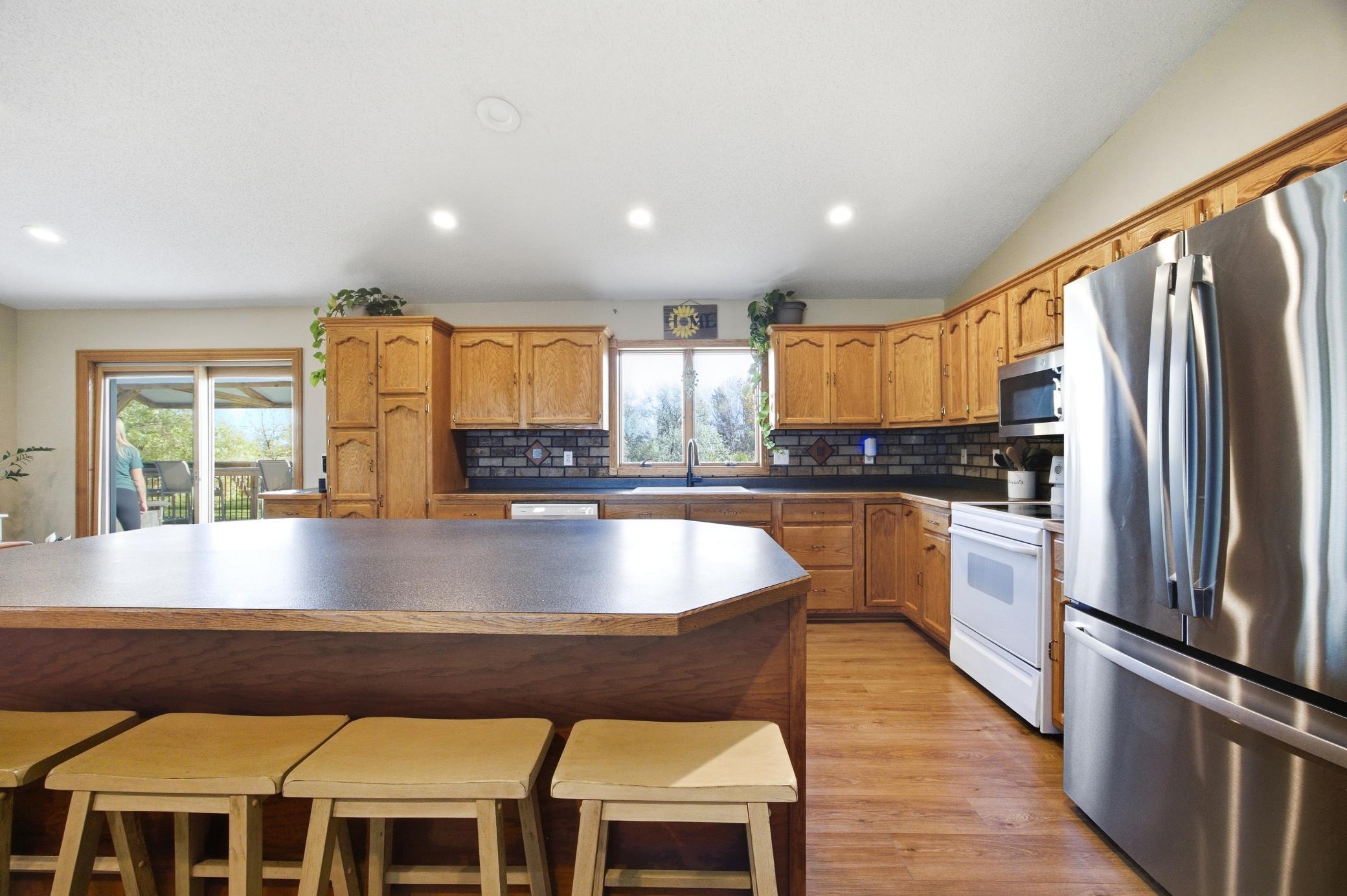 1998 single family home for sale at 5606 57 1/2 Avenue N in Harwood, ND — 3 bed, 2 bath (photo 15 of 39)