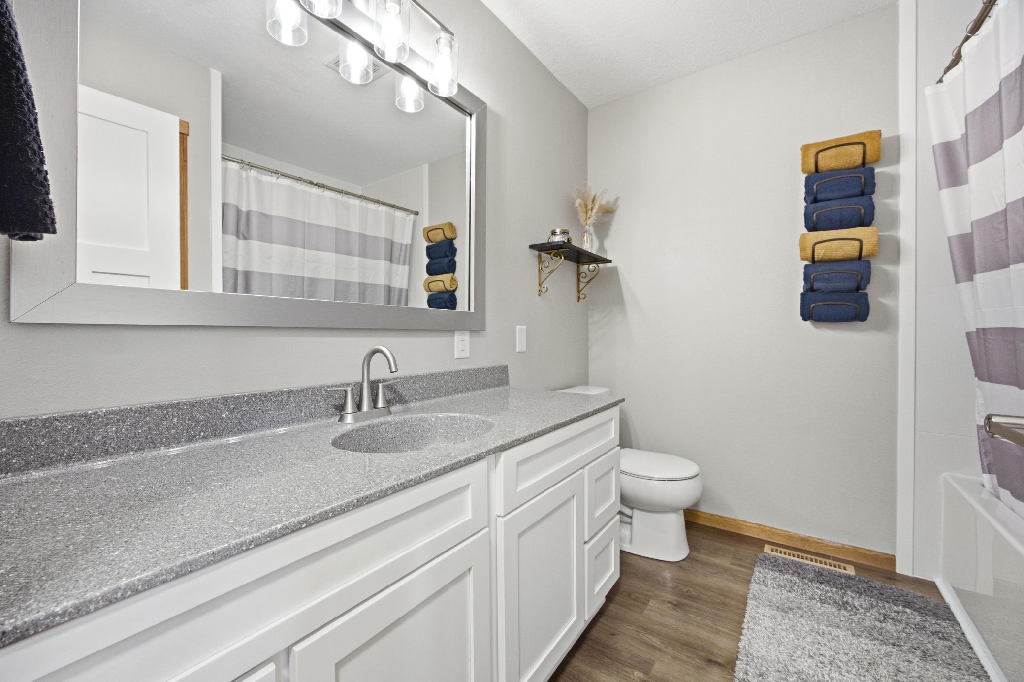 1998 single family home for sale at 5606 57 1/2 Avenue N in Harwood, ND — 3 bed, 2 bath (photo 18 of 39)