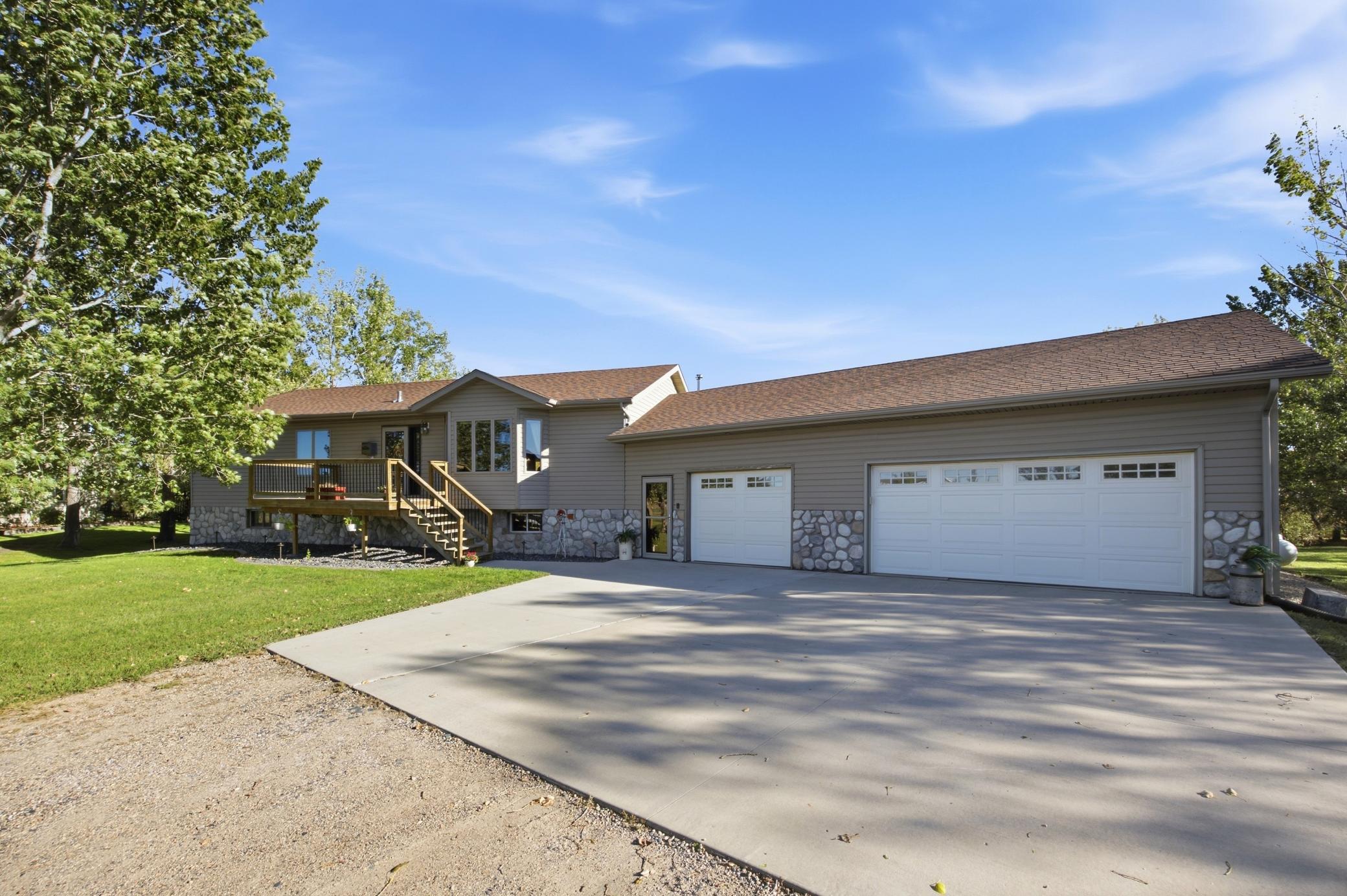 1998 single family home for sale at 5606 57 1/2 Avenue N in Harwood, ND — 3 bed, 2 bath (photo 3 of 39)