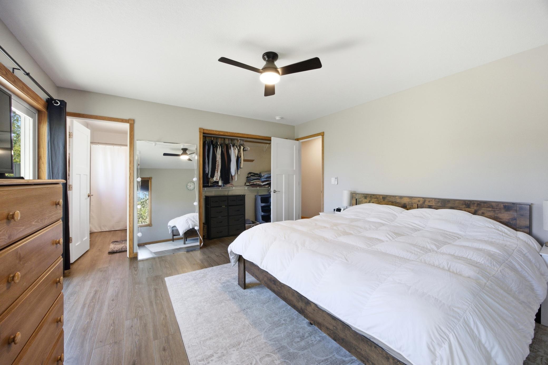 1998 single family home for sale at 5606 57 1/2 Avenue N in Harwood, ND — 3 bed, 2 bath (photo 22 of 39)