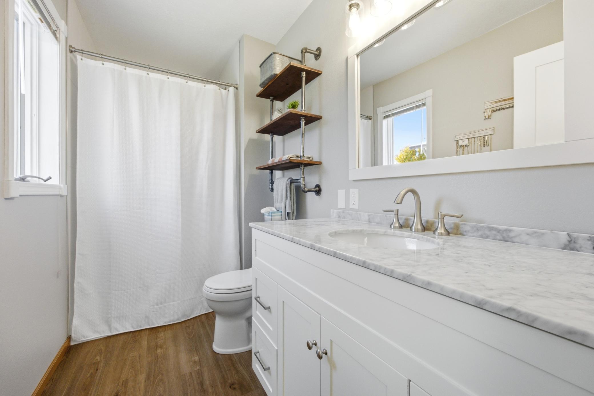 1998 single family home for sale at 5606 57 1/2 Avenue N in Harwood, ND — 3 bed, 2 bath (photo 23 of 39)