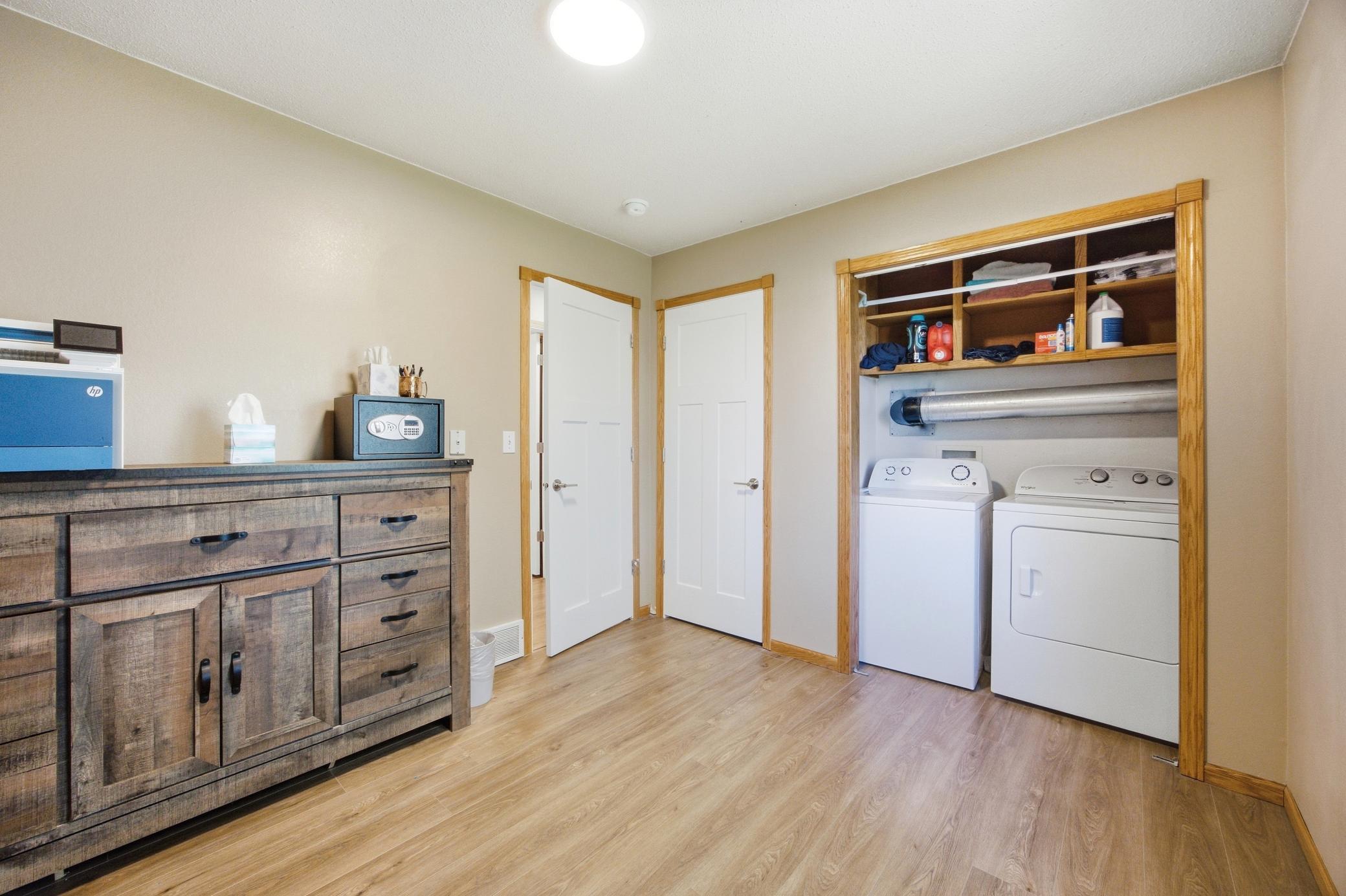 1998 single family home for sale at 5606 57 1/2 Avenue N in Harwood, ND — 3 bed, 2 bath (photo 25 of 39)