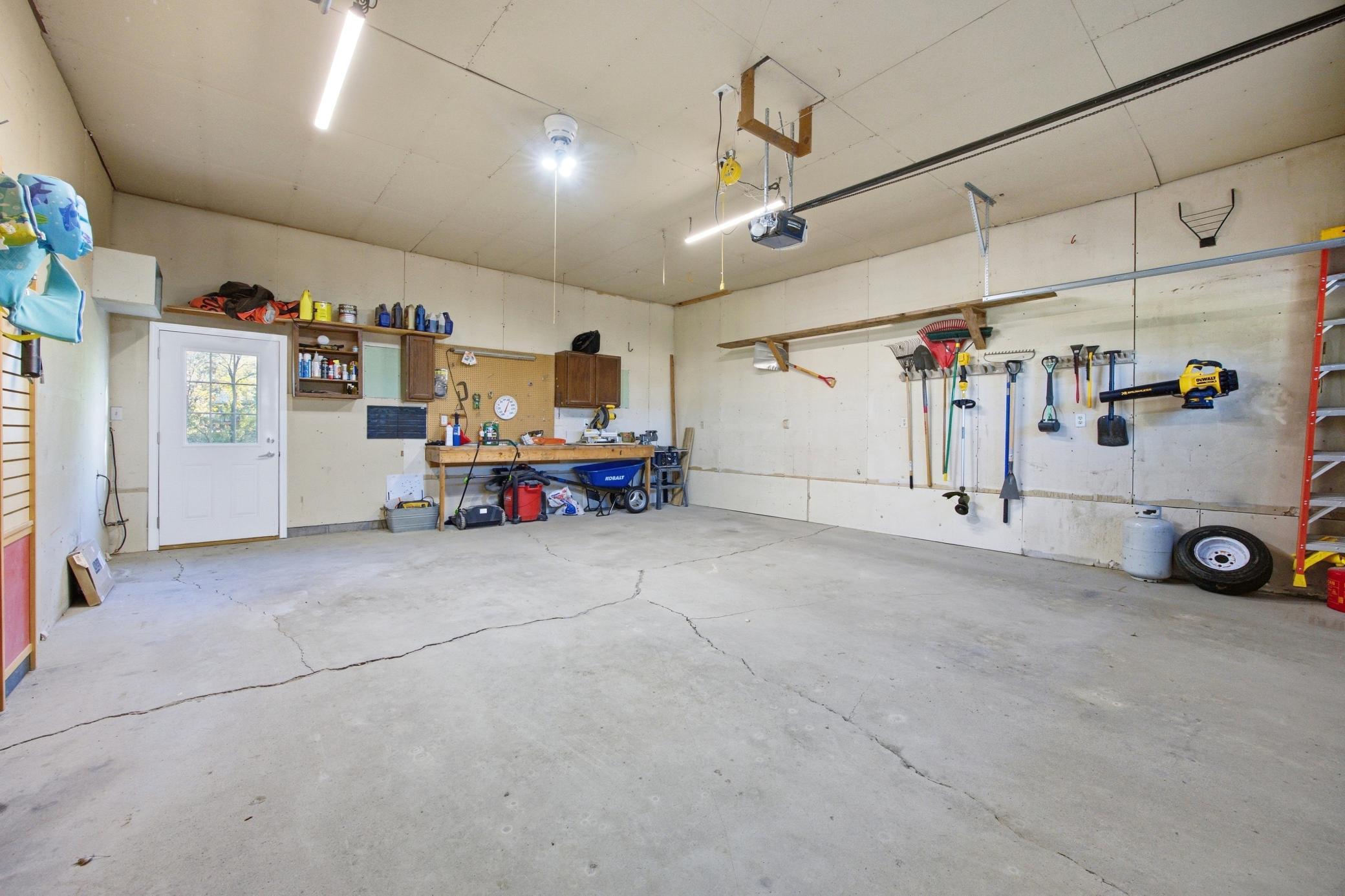 1998 single family home for sale at 5606 57 1/2 Avenue N in Harwood, ND — 3 bed, 2 bath (photo 33 of 39)