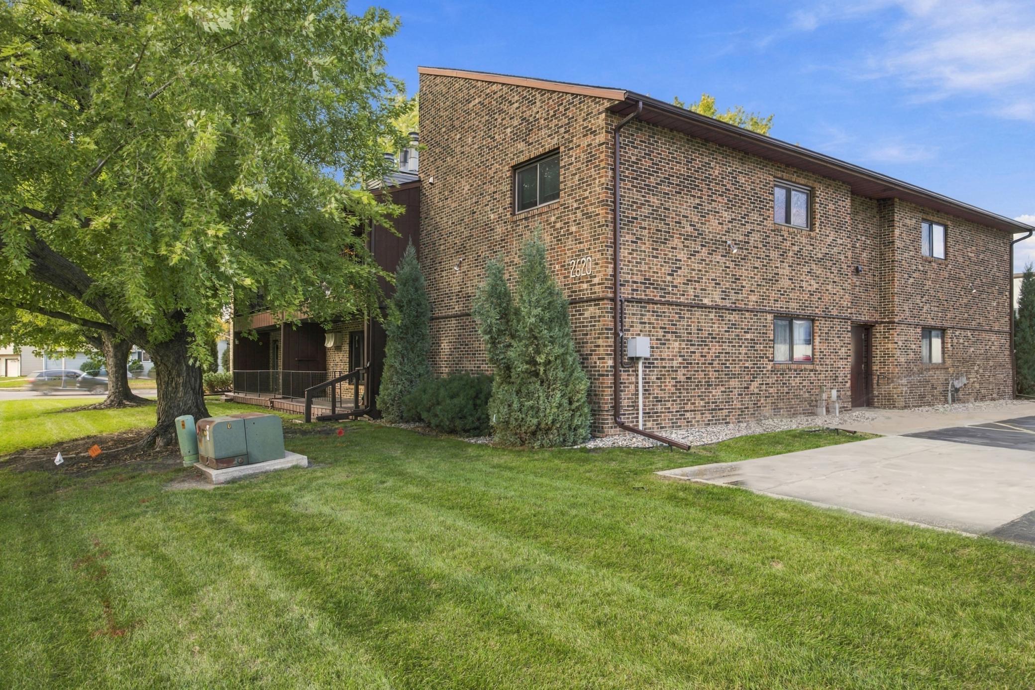 1978 condo for sale at 2620 25th Street S, Unit 8 in Fargo, ND — 2 bed, 1 bath (photo 2 of 19)