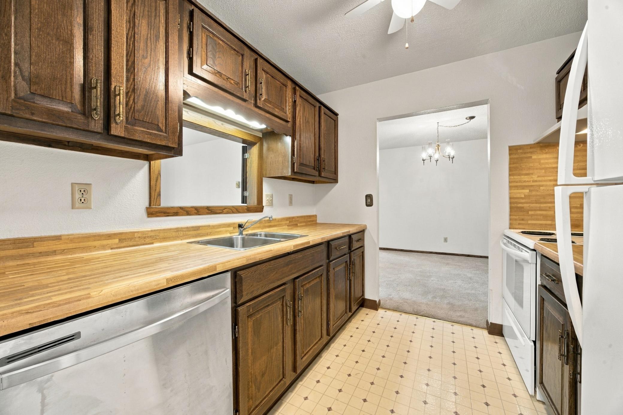 1978 condo for sale at 2620 25th Street S, Unit 8 in Fargo, ND — 2 bed, 1 bath (photo 8 of 19)