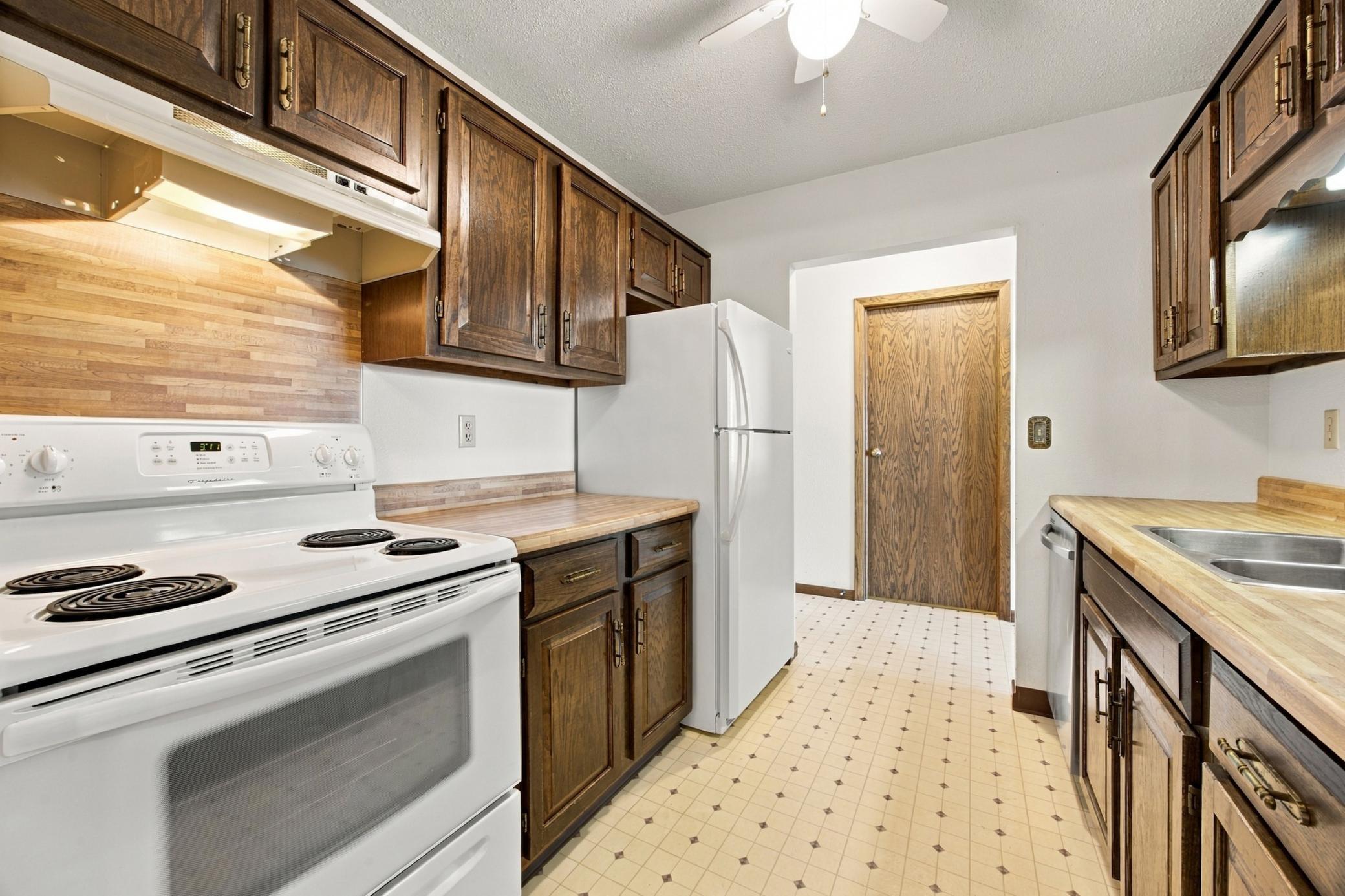 1978 condo for sale at 2620 25th Street S, Unit 8 in Fargo, ND — 2 bed, 1 bath (photo 9 of 19)