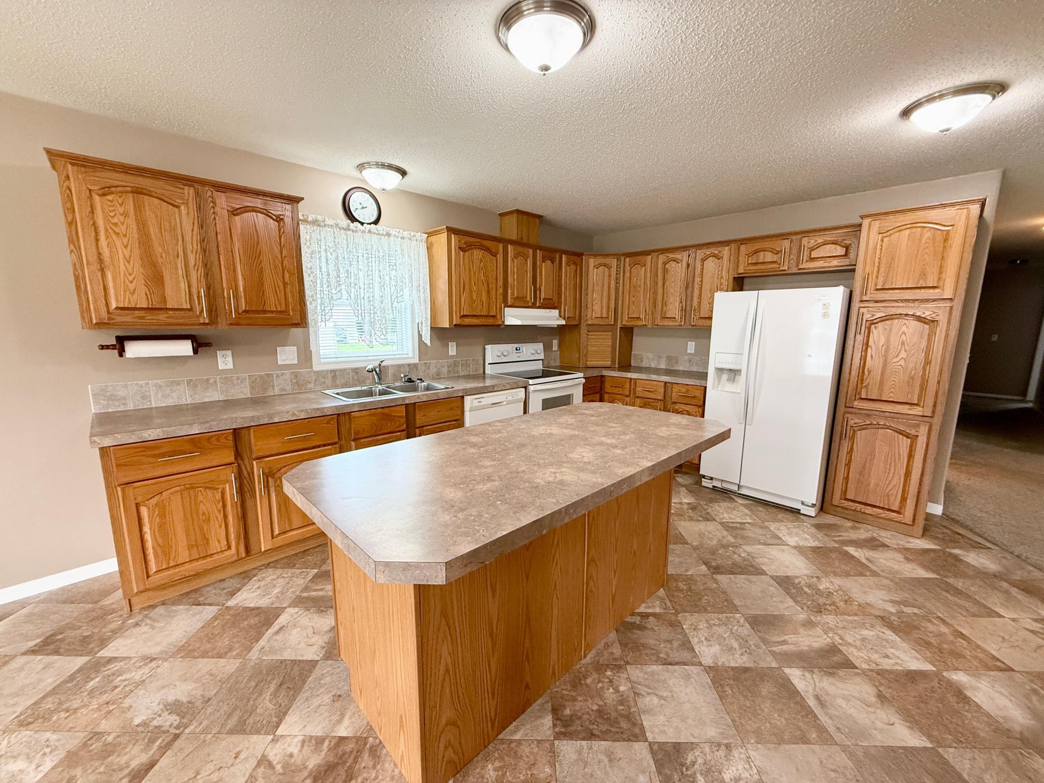 2012 single family home for sale at 511 Jessamine Avenue in Aneta, ND — 3 bed, 1 bath (photo 4 of 26)