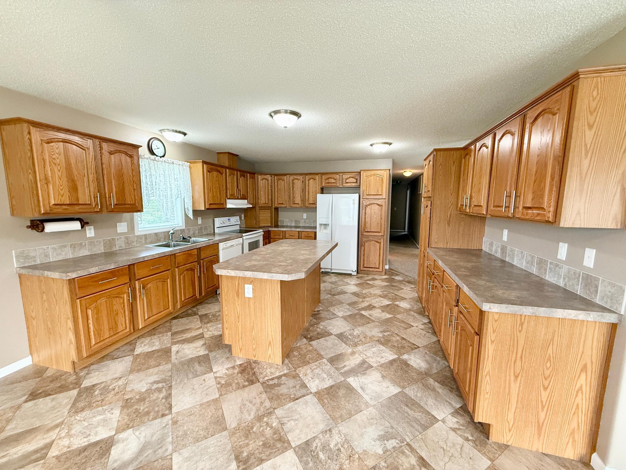 2012 single family home for sale at 511 Jessamine Avenue in Aneta, ND — 3 bed, 1 bath (photo 8 of 26)