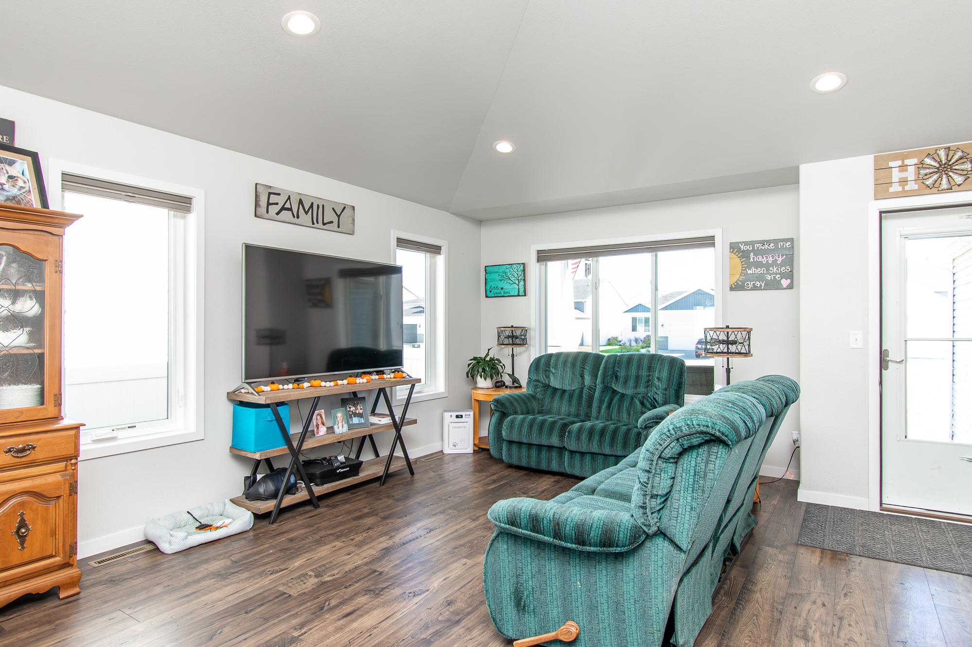 2018 single family home for sale at 2760 Westwood Street W in West Fargo, ND — 4 bed, 3 bath (photo 4 of 57)