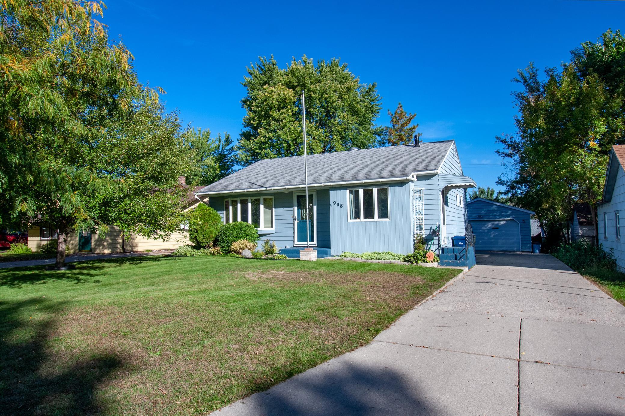 1952 single family home for sale at 908 W Linden Street W in Fergus Falls, MN — 3 bed, 2 bath (photo 2 of 70)