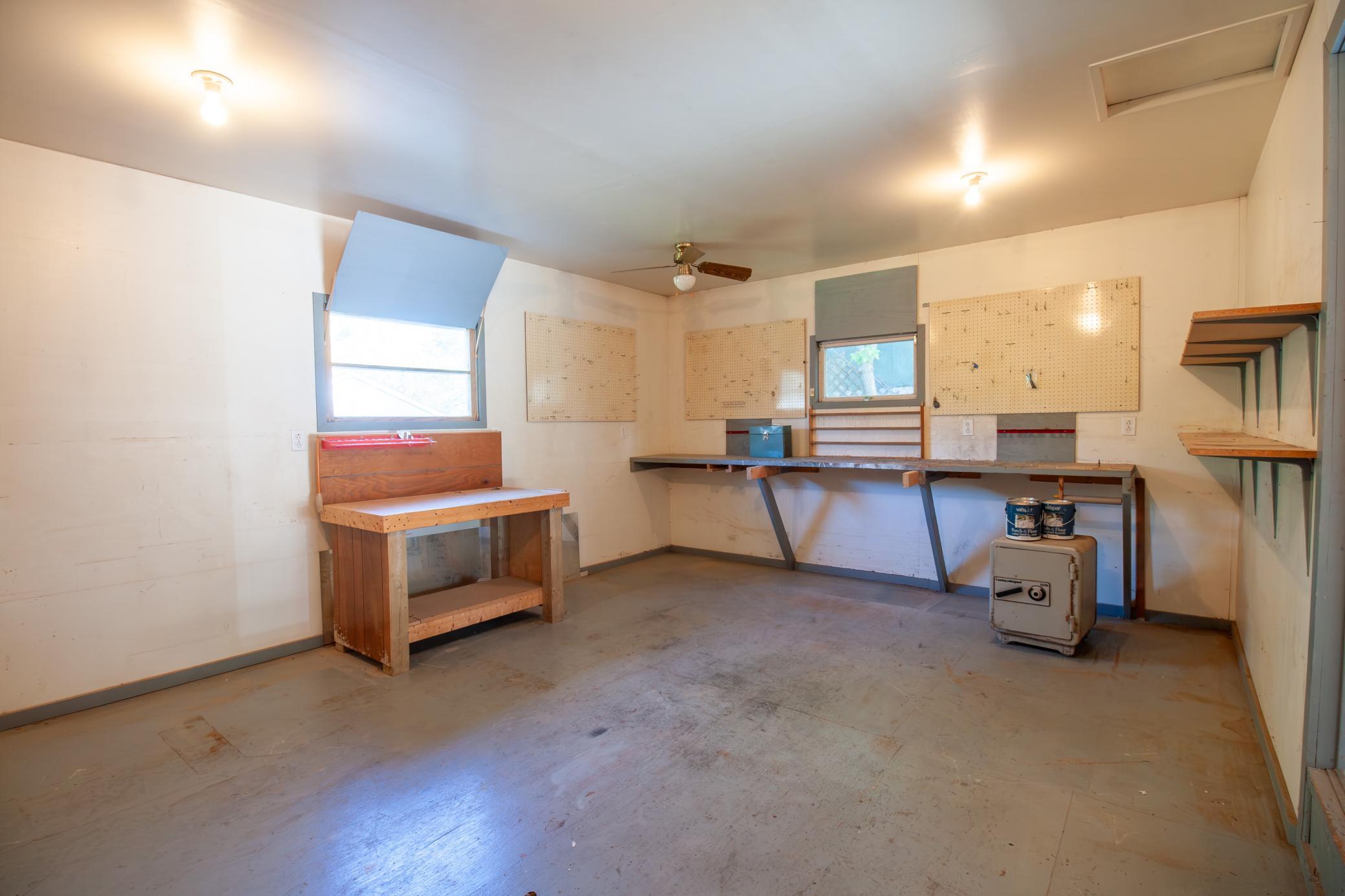1952 single family home for sale at 908 W Linden Street W in Fergus Falls, MN — 3 bed, 2 bath (photo 15 of 70)