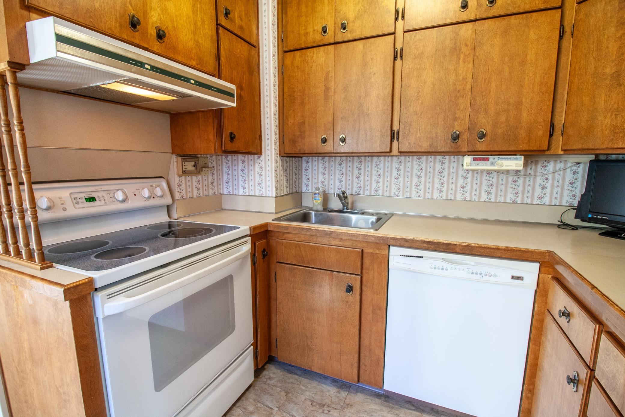 1952 single family home for sale at 908 W Linden Street W in Fergus Falls, MN — 3 bed, 2 bath (photo 21 of 70)
