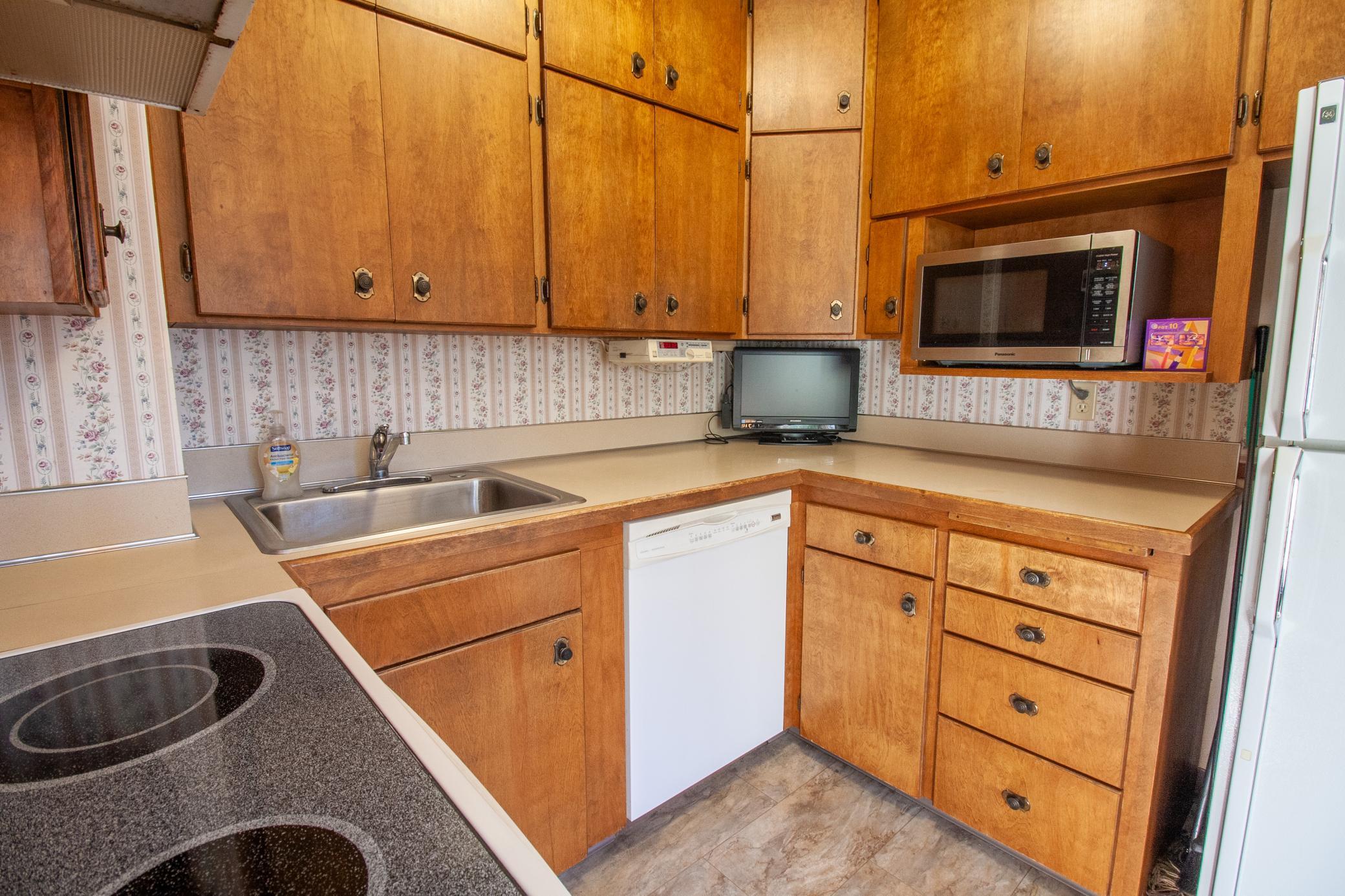 1952 single family home for sale at 908 W Linden Street W in Fergus Falls, MN — 3 bed, 2 bath (photo 22 of 70)