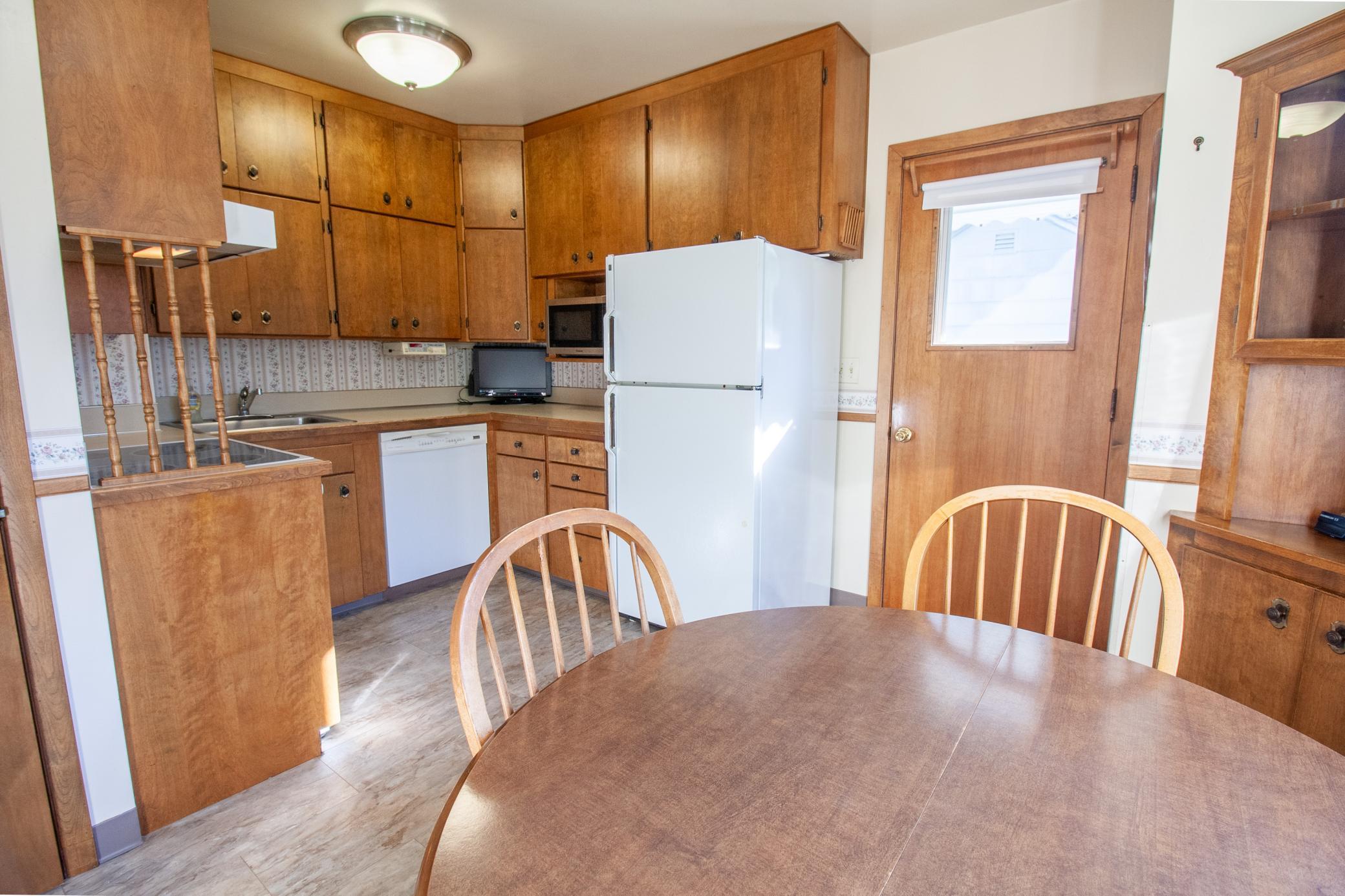 1952 single family home for sale at 908 W Linden Street W in Fergus Falls, MN — 3 bed, 2 bath (photo 25 of 70)