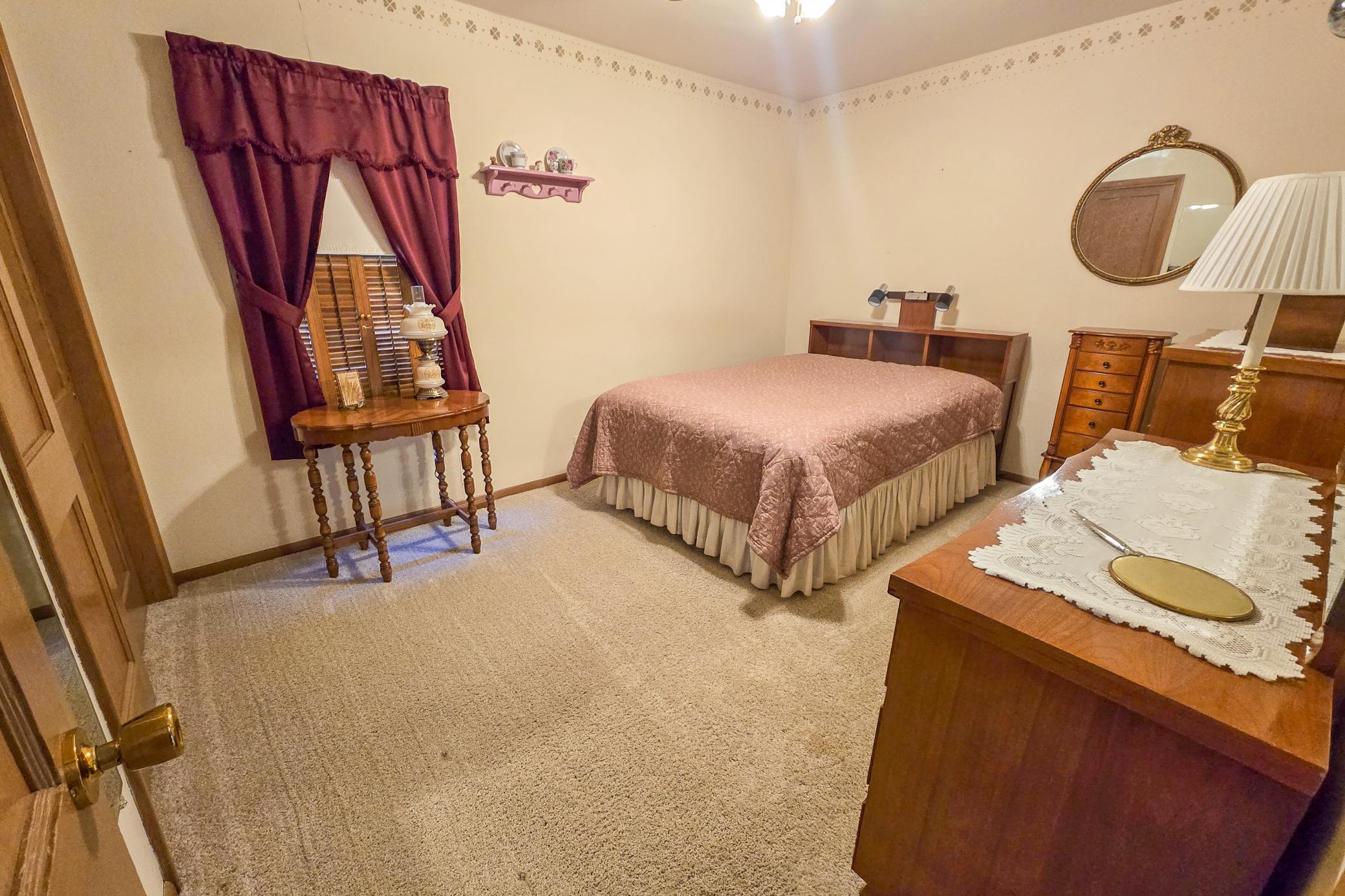 1952 single family home for sale at 908 W Linden Street W in Fergus Falls, MN — 3 bed, 2 bath (photo 31 of 70)