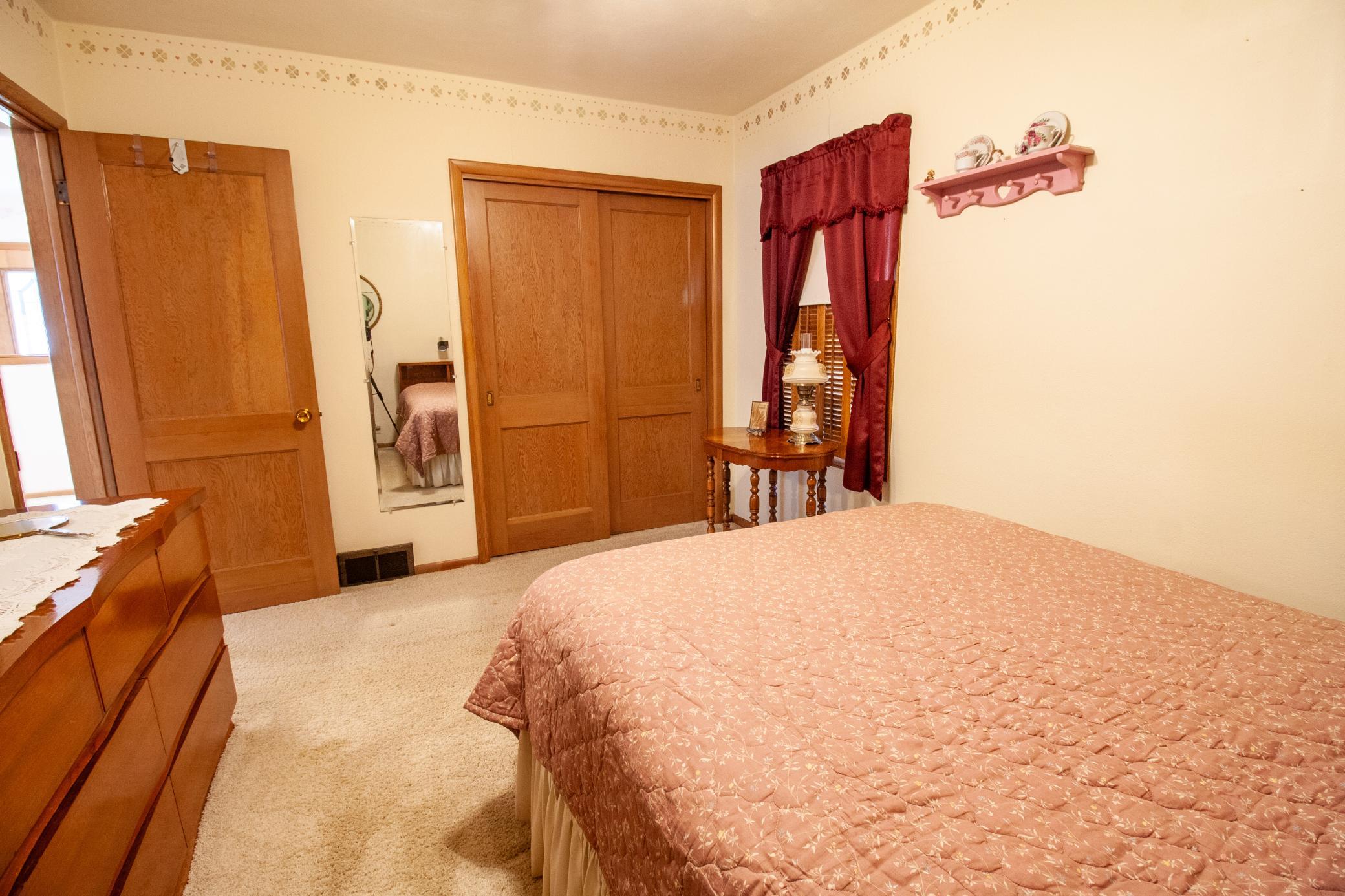 1952 single family home for sale at 908 W Linden Street W in Fergus Falls, MN — 3 bed, 2 bath (photo 32 of 70)