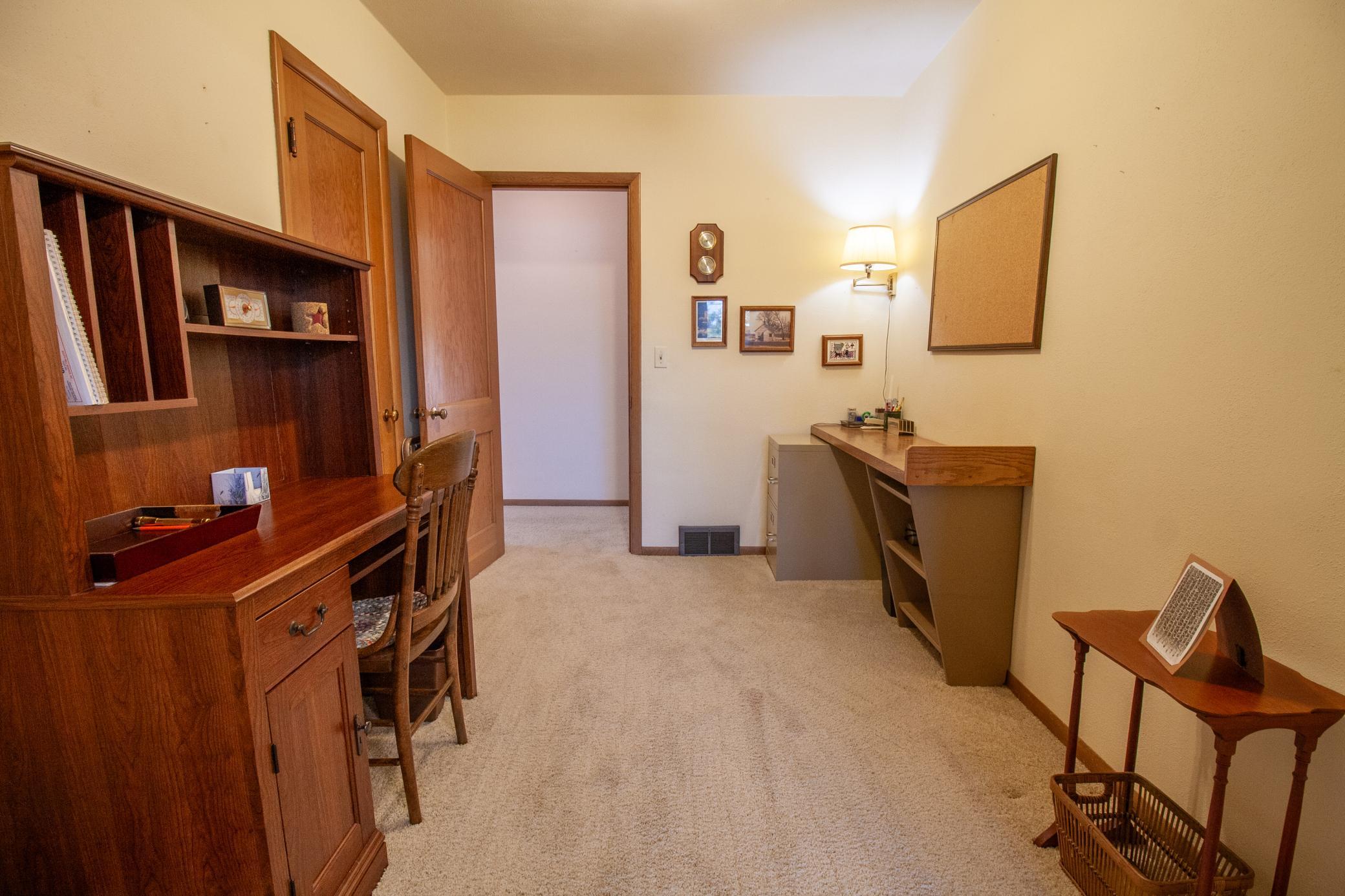 1952 single family home for sale at 908 W Linden Street W in Fergus Falls, MN — 3 bed, 2 bath (photo 36 of 70)