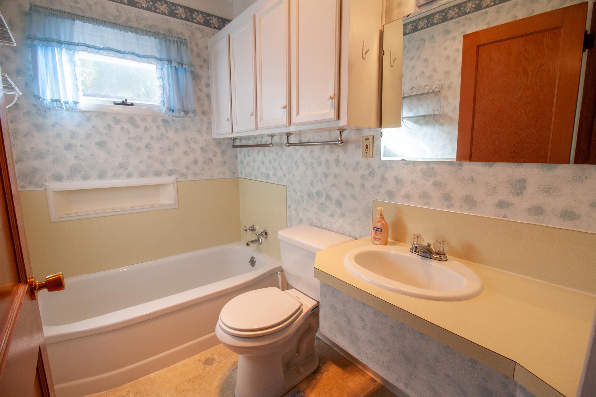 1952 single family home for sale at 908 W Linden Street W in Fergus Falls, MN — 3 bed, 2 bath (photo 40 of 70)