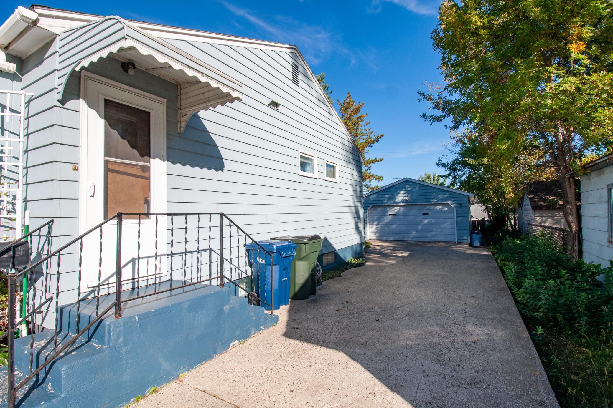 1952 single family home for sale at 908 W Linden Street W in Fergus Falls, MN — 3 bed, 2 bath (photo 6 of 70)