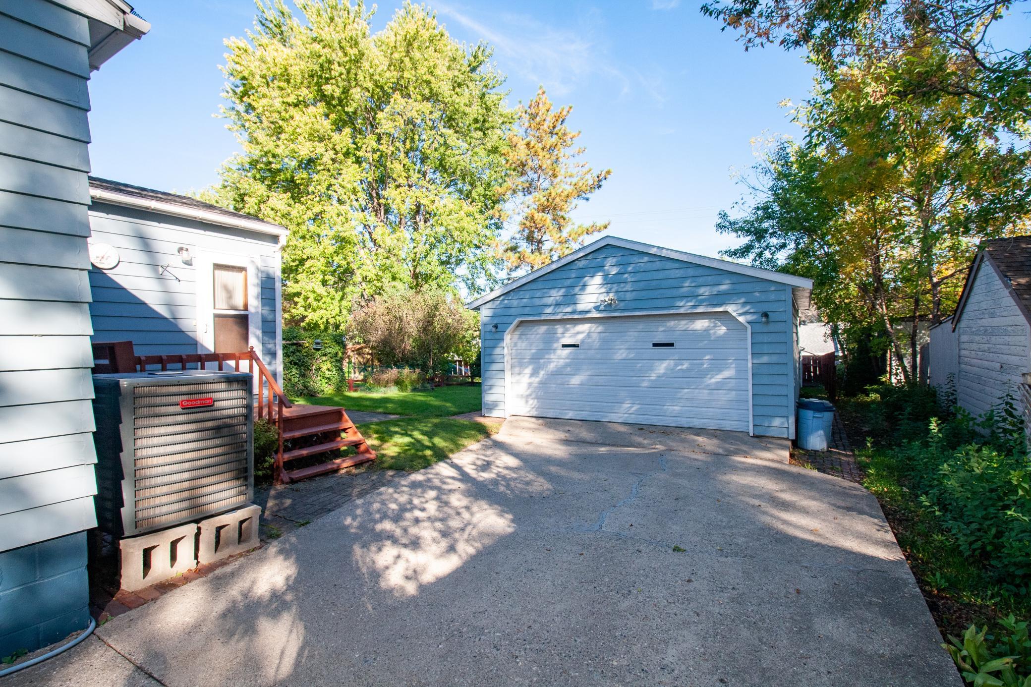 1952 single family home for sale at 908 W Linden Street W in Fergus Falls, MN — 3 bed, 2 bath (photo 7 of 70)