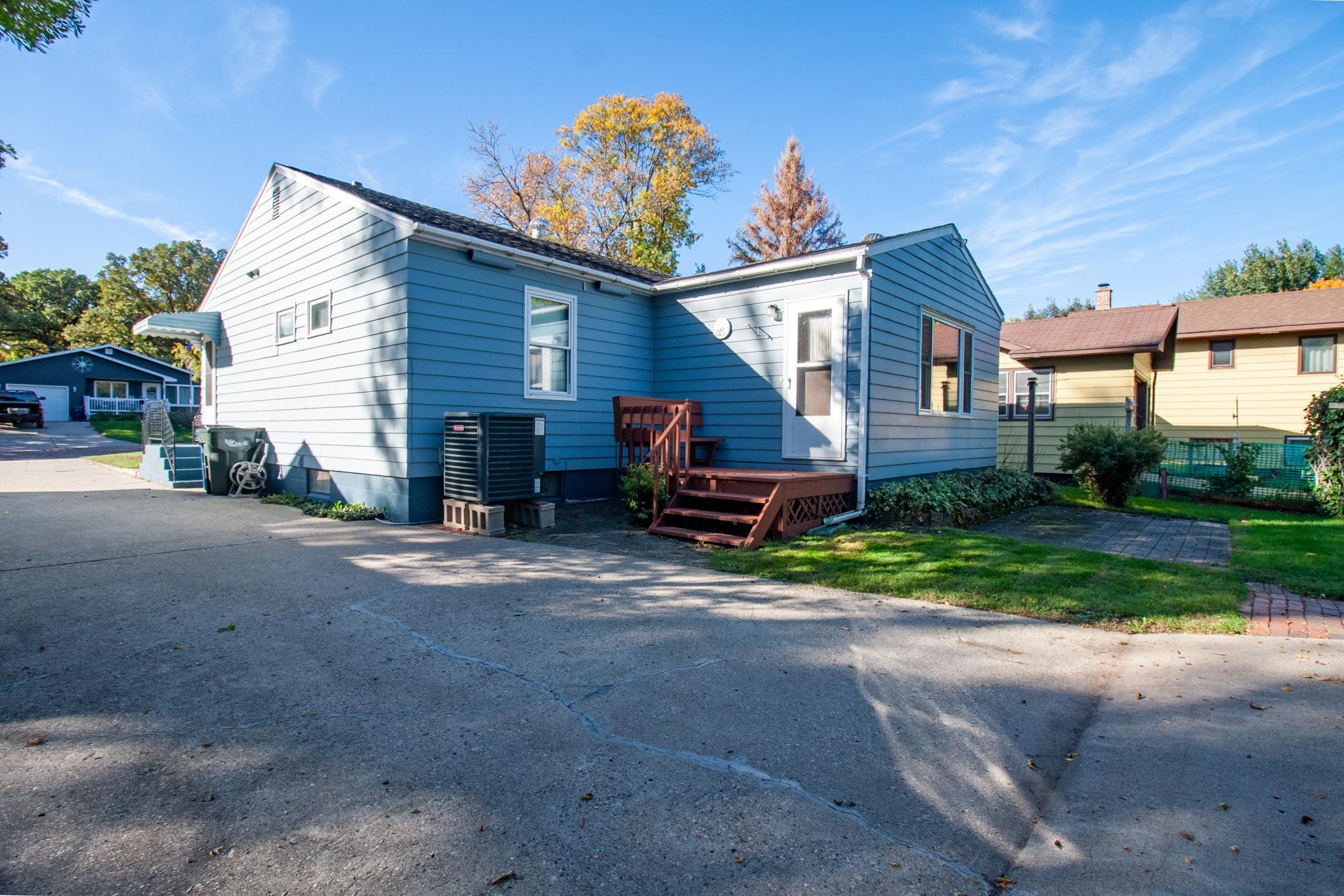 1952 single family home for sale at 908 W Linden Street W in Fergus Falls, MN — 3 bed, 2 bath (photo 8 of 70)