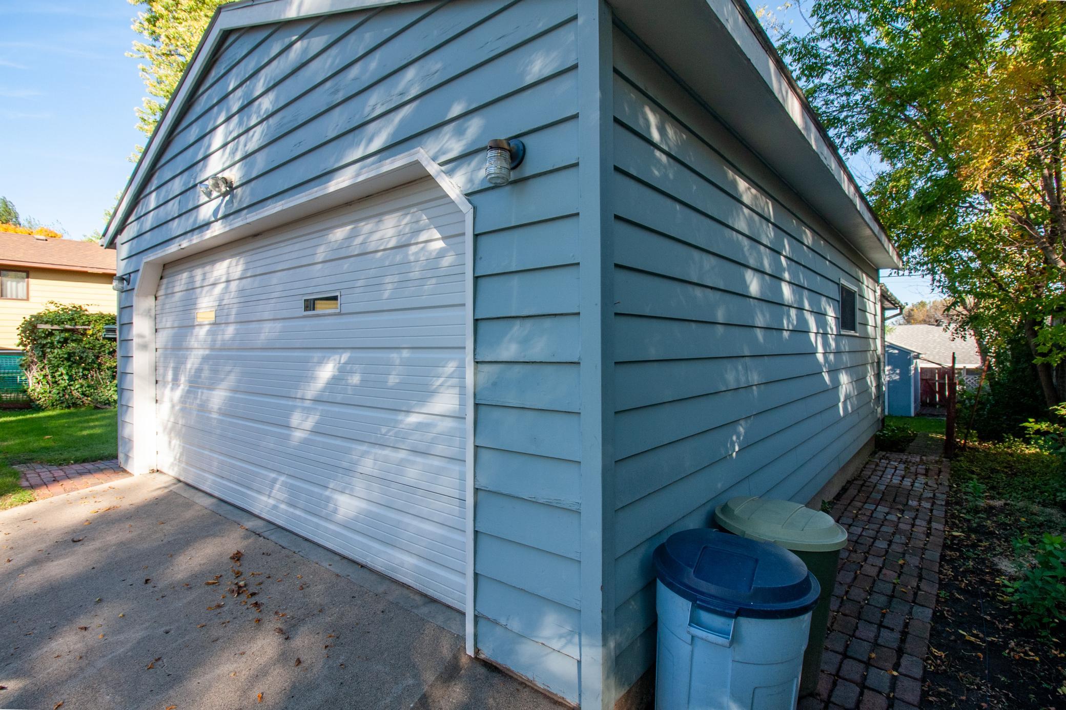 1952 single family home for sale at 908 W Linden Street W in Fergus Falls, MN — 3 bed, 2 bath (photo 9 of 70)