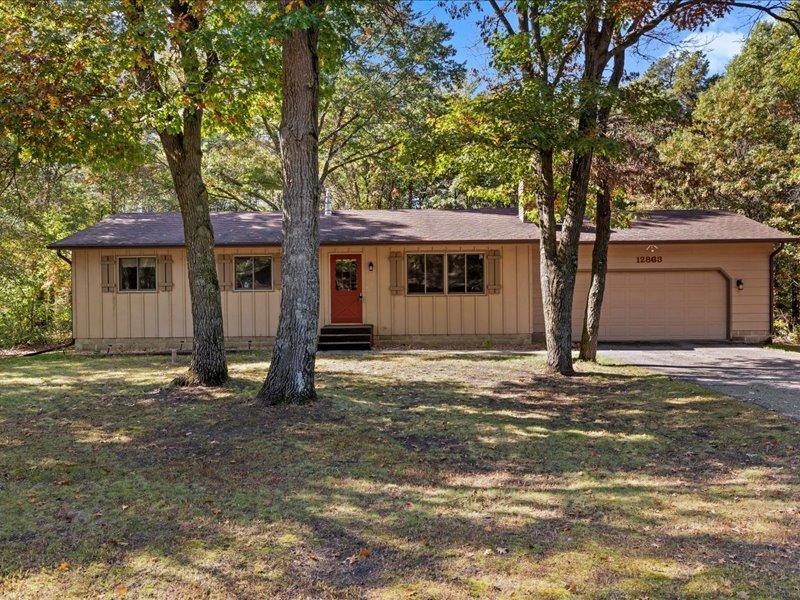 1979 single family home for sale at 12863 Kingwood Drive in Baxter, MN — 3 bed, 1 bath