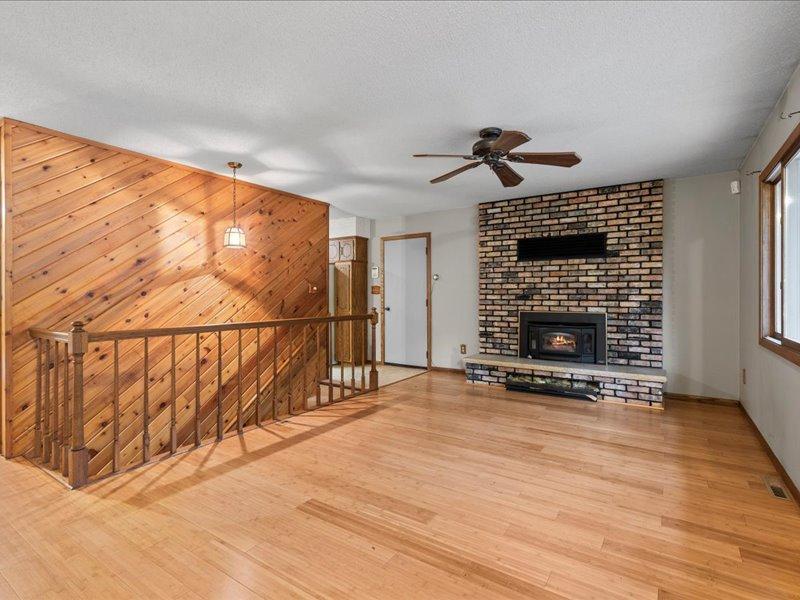 1979 single family home for sale at 12863 Kingwood Drive in Baxter, MN — 3 bed, 1 bath (photo 2 of 35)