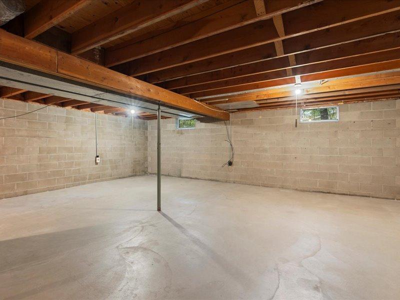 1979 single family home for sale at 12863 Kingwood Drive in Baxter, MN — 3 bed, 1 bath (photo 21 of 35)