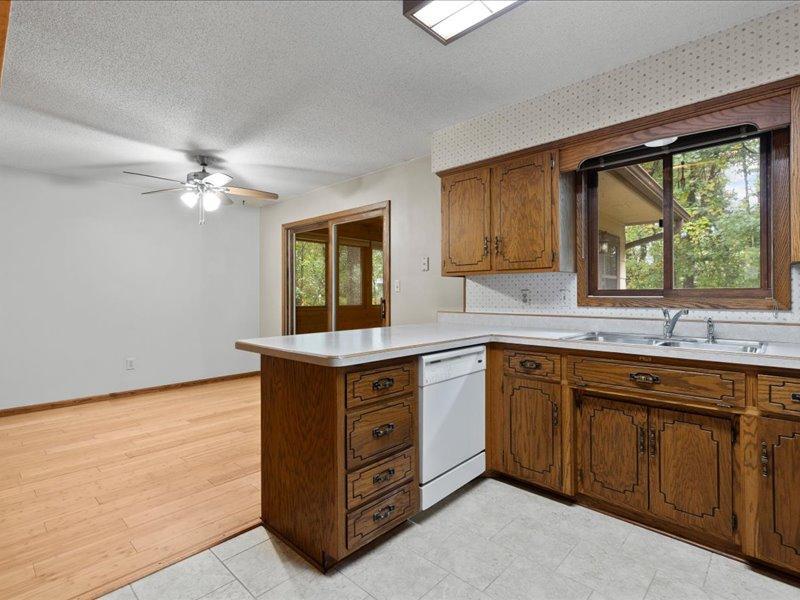 1979 single family home for sale at 12863 Kingwood Drive in Baxter, MN — 3 bed, 1 bath (photo 6 of 35)