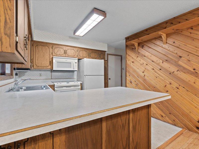 1979 single family home for sale at 12863 Kingwood Drive in Baxter, MN — 3 bed, 1 bath (photo 7 of 35)