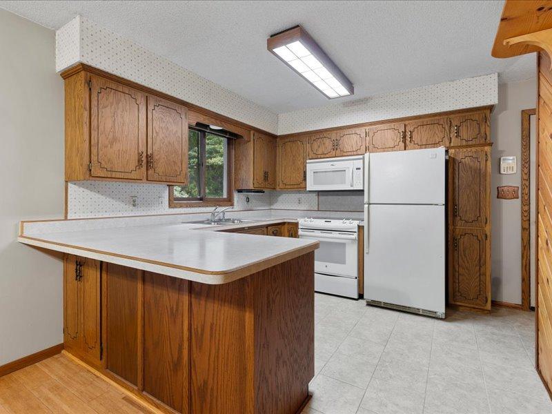 1979 single family home for sale at 12863 Kingwood Drive in Baxter, MN — 3 bed, 1 bath (photo 8 of 35)