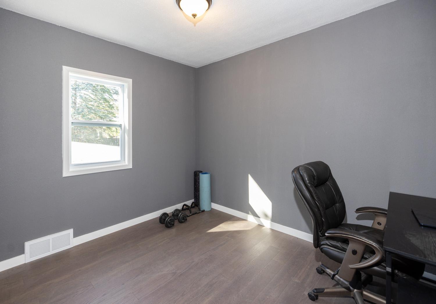 1941 single family home for sale at 311 15th Street S in Moorhead, MN — 3 bed, 1 bath (photo 13 of 21)