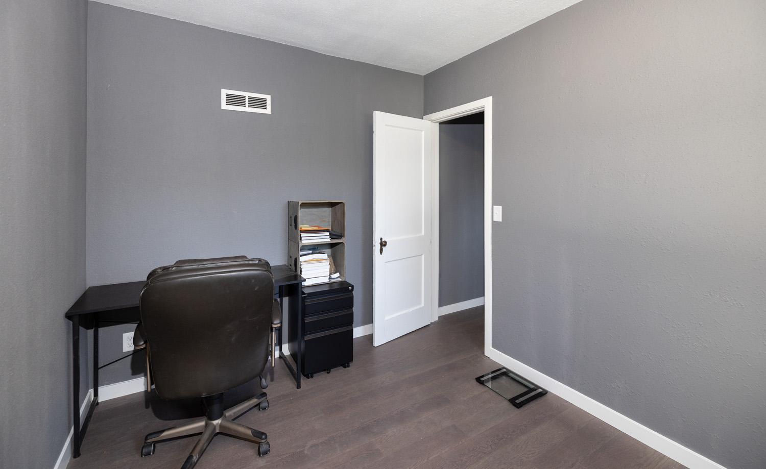 1941 single family home for sale at 311 15th Street S in Moorhead, MN — 3 bed, 1 bath (photo 14 of 21)