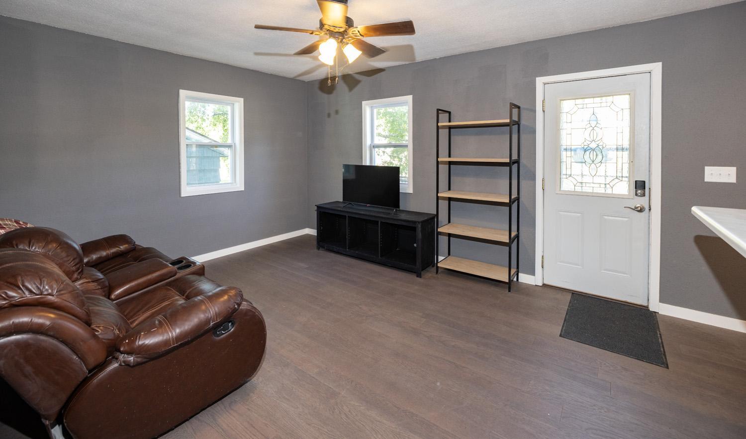 1941 single family home for sale at 311 15th Street S in Moorhead, MN — 3 bed, 1 bath (photo 3 of 21)