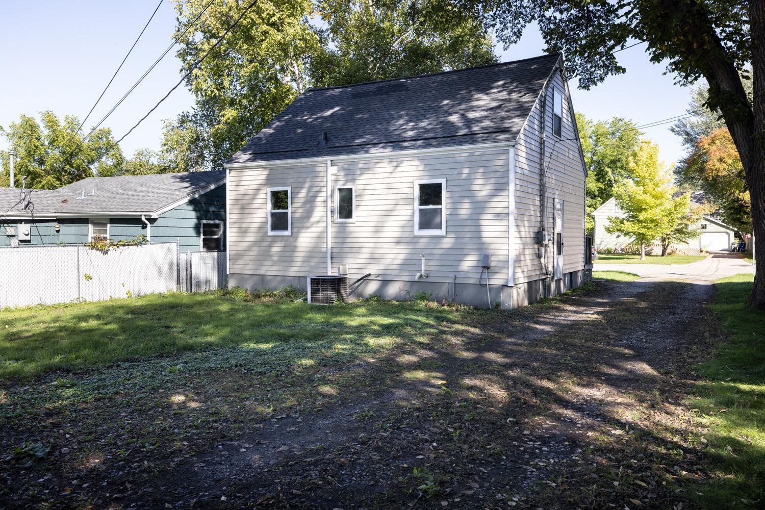 1941 single family home for sale at 311 15th Street S in Moorhead, MN — 3 bed, 1 bath (photo 21 of 21)