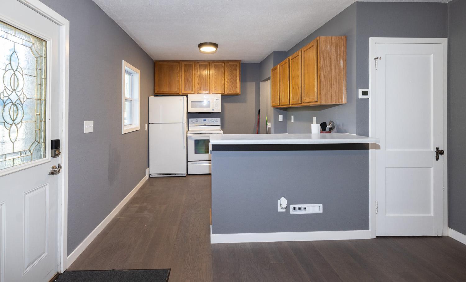 1941 single family home for sale at 311 15th Street S in Moorhead, MN — 3 bed, 1 bath (photo 7 of 21)