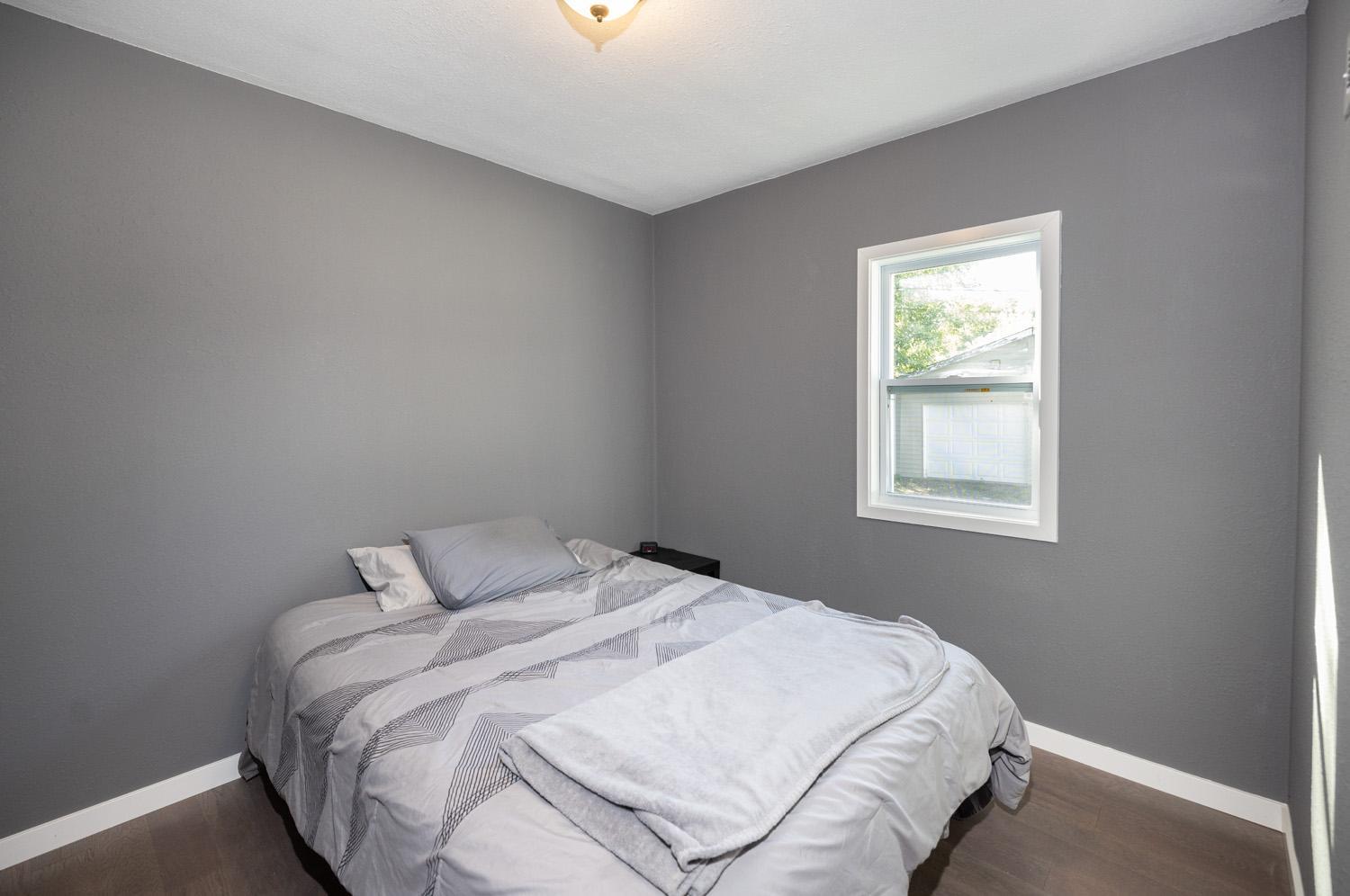 1941 single family home for sale at 311 15th Street S in Moorhead, MN — 3 bed, 1 bath (photo 10 of 21)