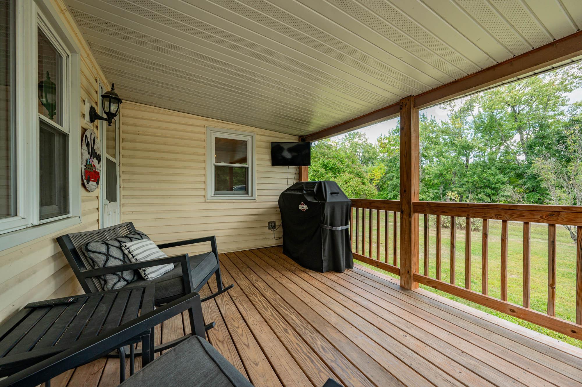 1900 single family home for sale at 36113 Scenic Highway in Bovey, MN — 2 bed, 1 bath (photo 4 of 40)
